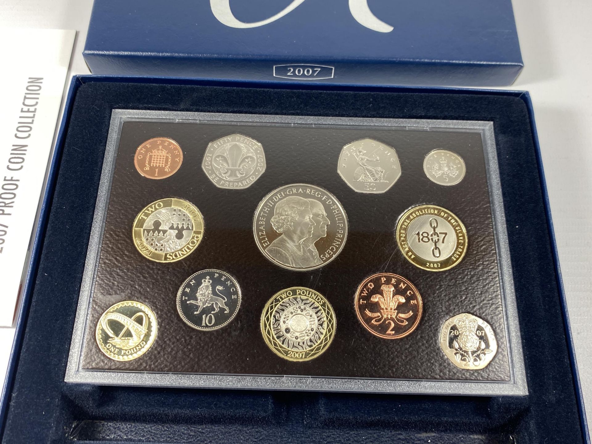 A 2007 ROYAL MINT CASED PROOF COIN SET - Image 2 of 2