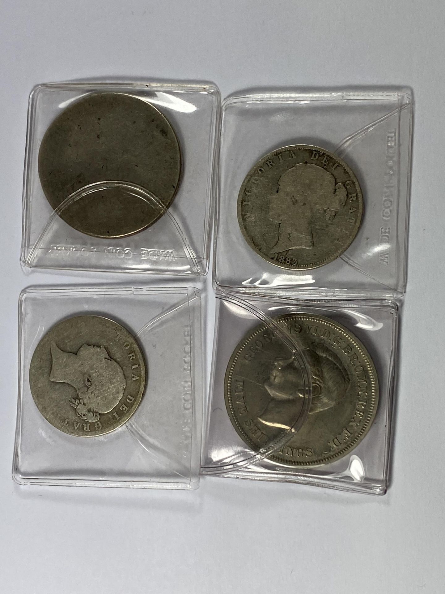 A WILLIAM III SILVER CROWN (WORN), GEORGE VI CROWN DATED 1951 & TWO VICTORIAN SILVER HALF CROWNS - Image 4 of 4