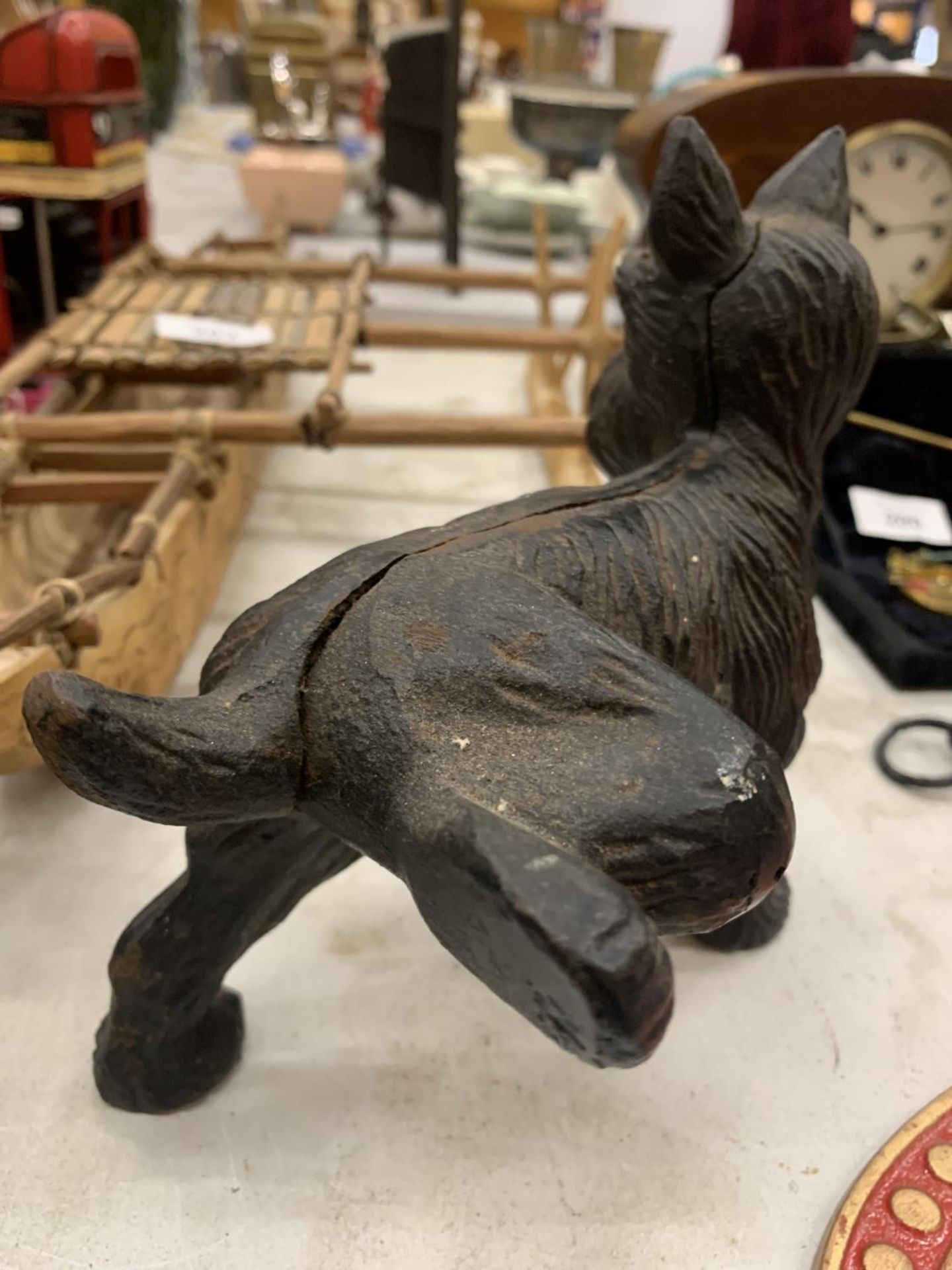A CAST MMODEL OF A SCOTTIE DOG COCKING ITS LEG HEIGHT 17CM, LENGTH 20CM - Image 4 of 4