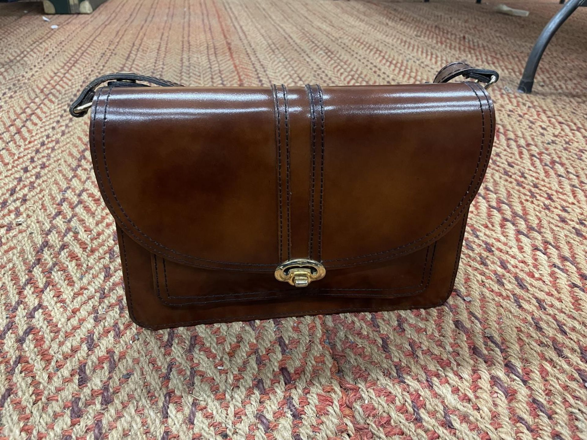 A GENUINE SALISBURYS BROWN LEATHER SHOULDER BAG WITH GOLD CLASP