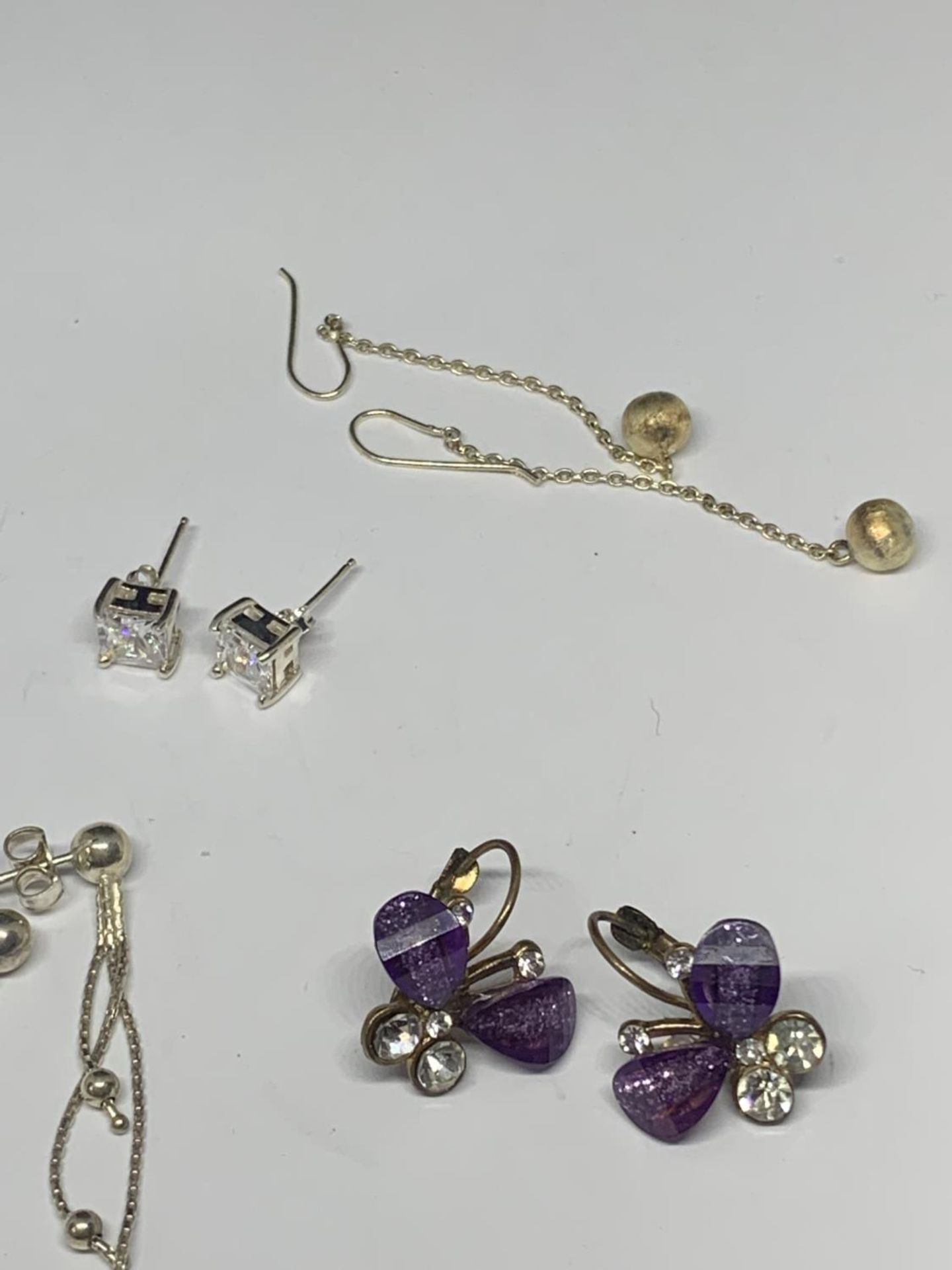 TEN VARIOUS PAIRS OF SILVER EARRINGS - Image 4 of 4