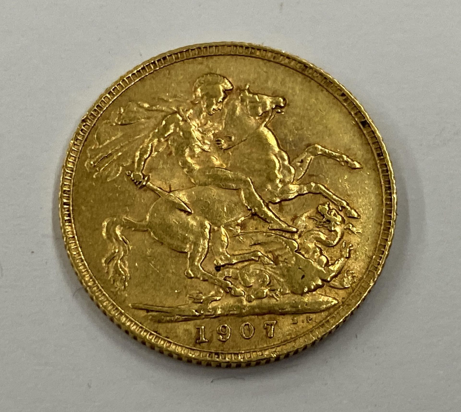 AN EDWARD VII 1907 GOLD FULL SOVEREIGN COIN