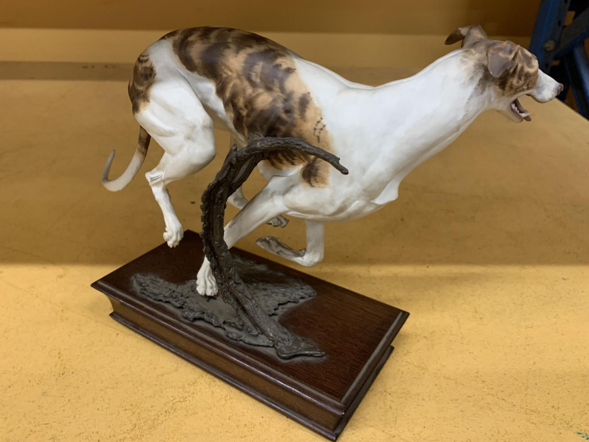 AN ALBANY FINE CHINA MODEL OF A GREYHOUND BY NEIL CAMPBELL, LILMITED EDITION 98/250 WITH CERTIFICATE - Image 4 of 6