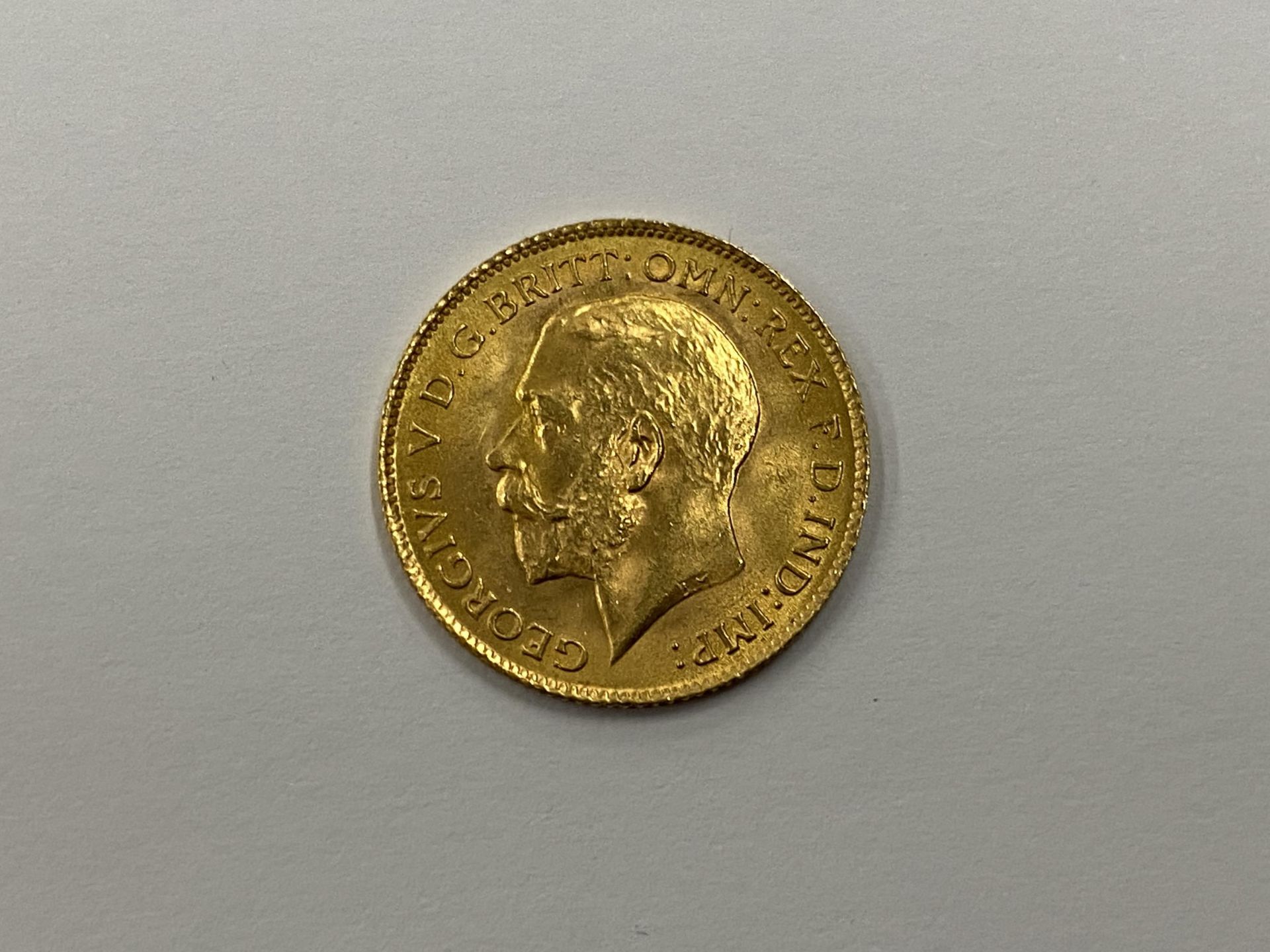 A GEORGE V 1914 GOLD HALF SOVEREIGN COIN - Image 2 of 2