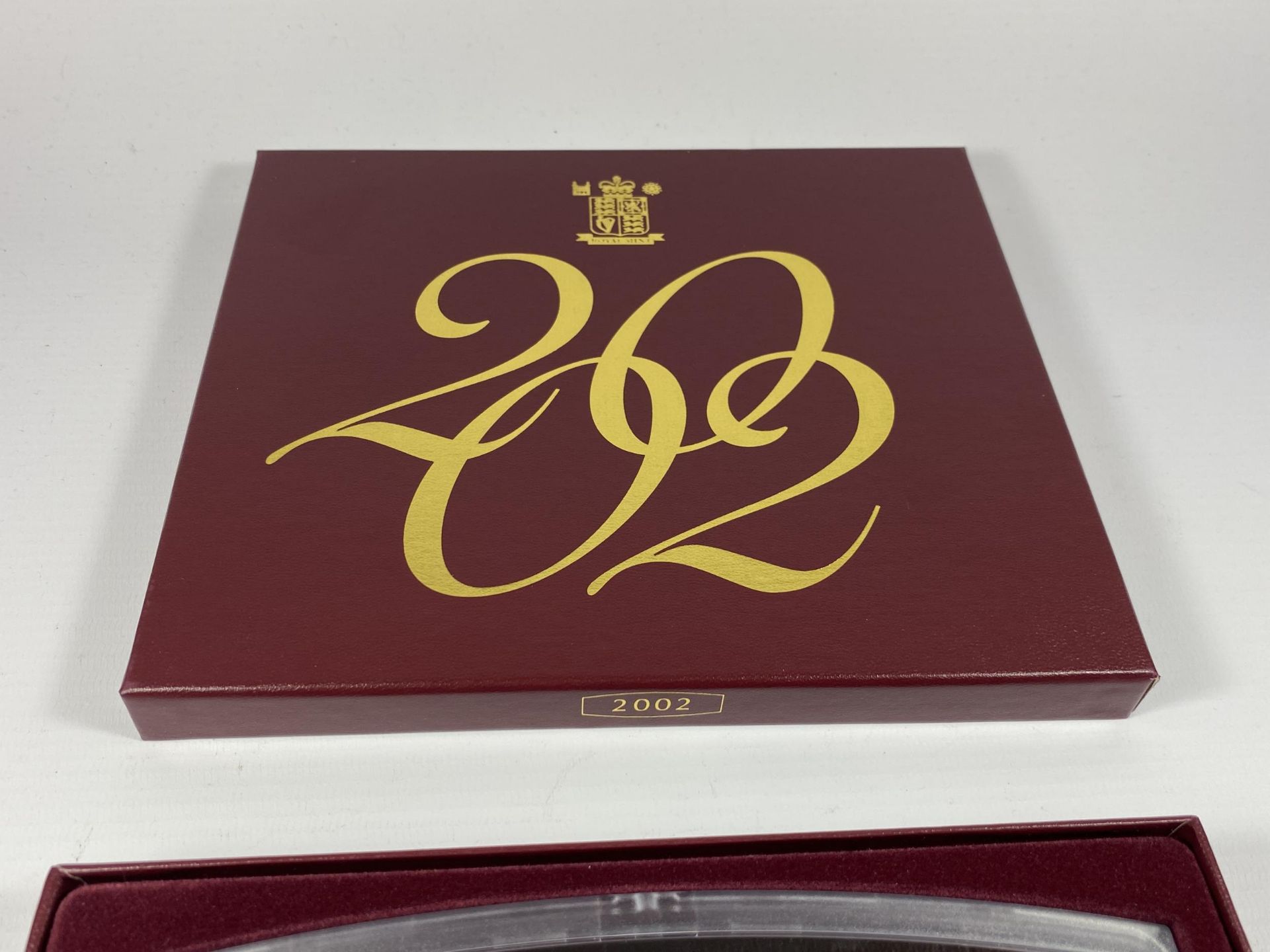 A 2002 ROYAL MINT CASED PROOF COIN SET - Image 3 of 3