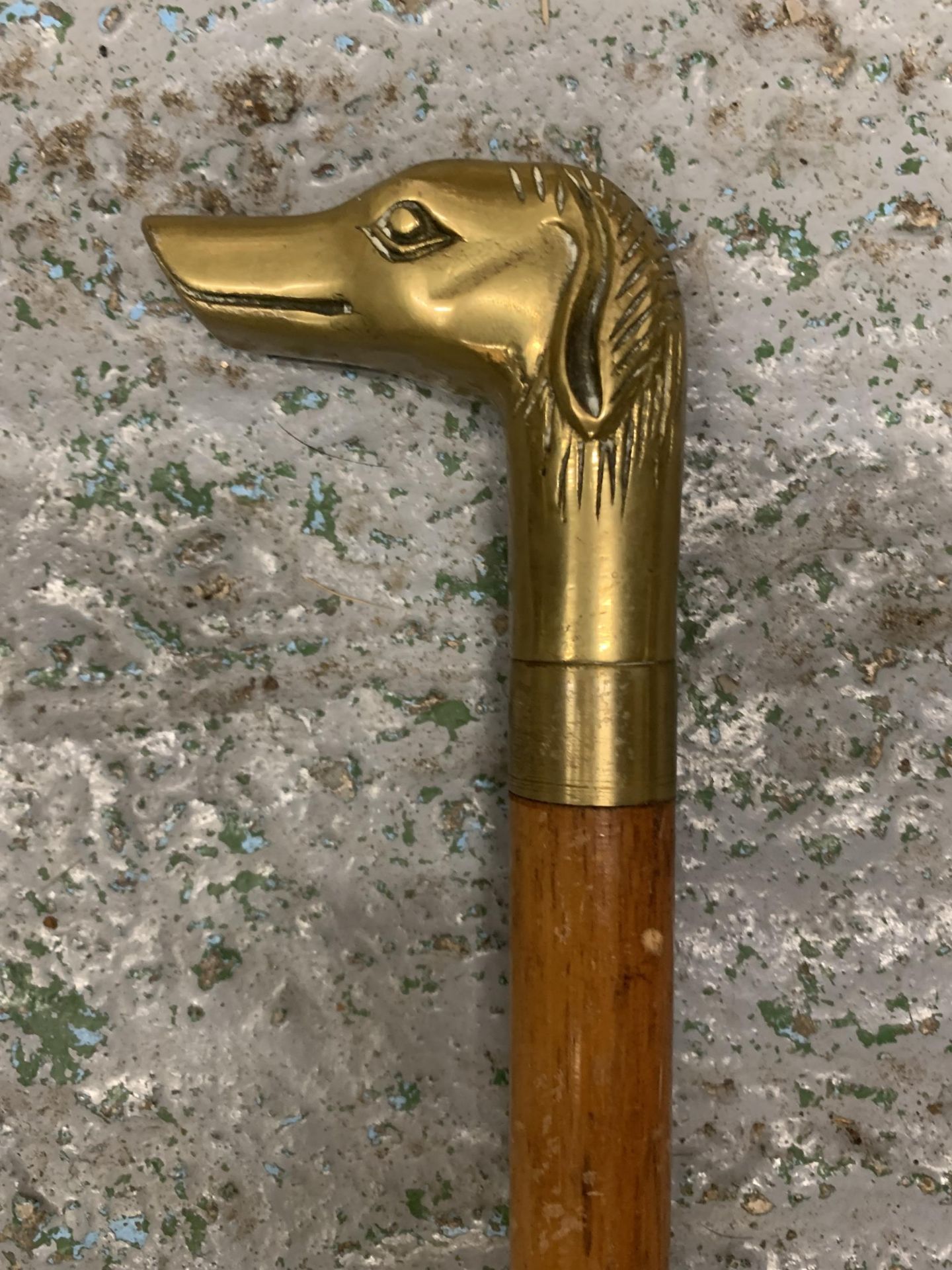 A VINTAGE WOODEN WALKING STICK WITH BRASS GREYHOUND FINIAL - Image 2 of 3