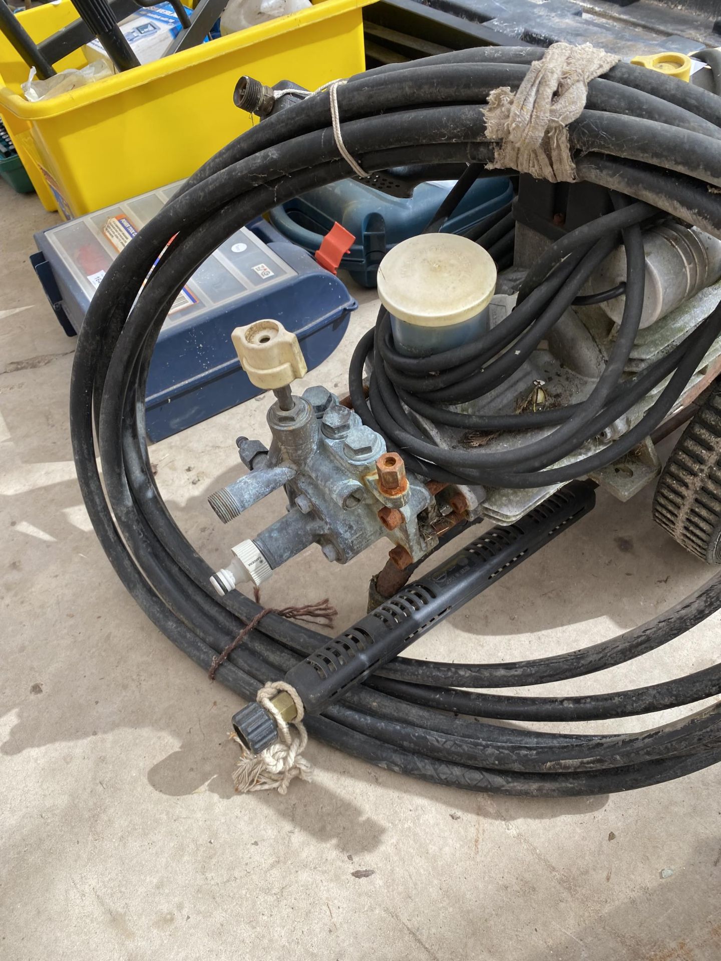 AN ELECTRIC PRESSURE WASHER AND HOSE - Image 3 of 3