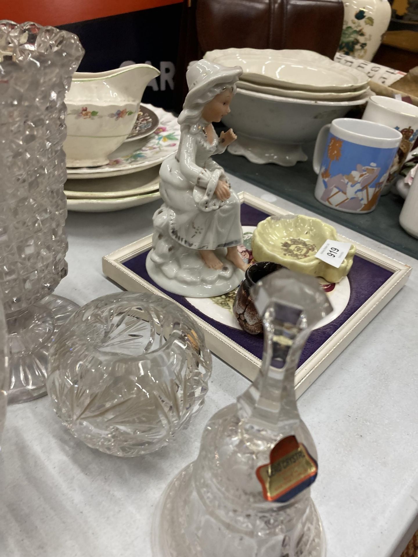 A QUANTITY OF CUT GLASS ITEMS TO INCLUDE VASES AND A BELL - Image 5 of 5