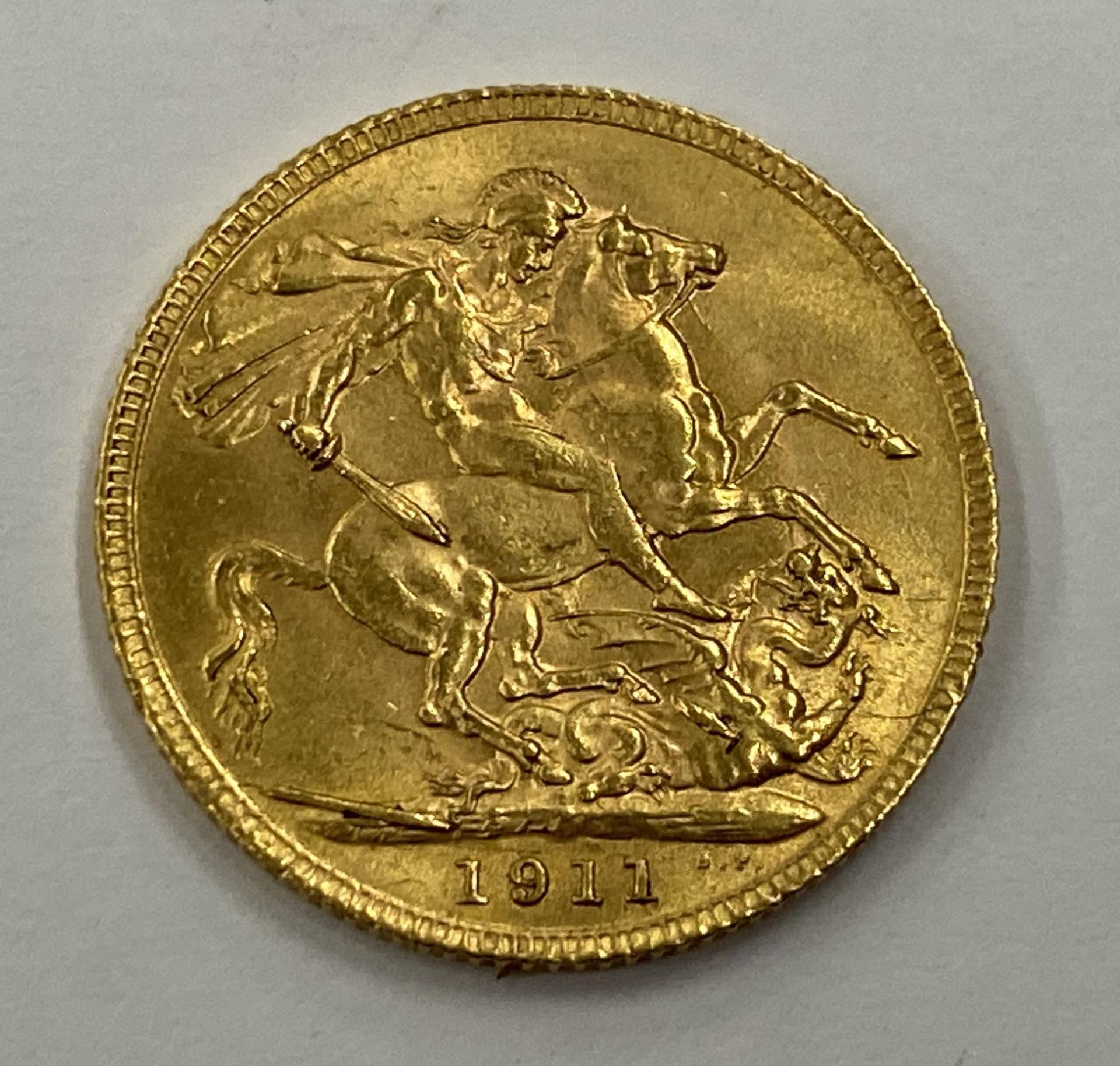 A GEORGE V 1911 GOLD FULL SOVEREIGN COIN