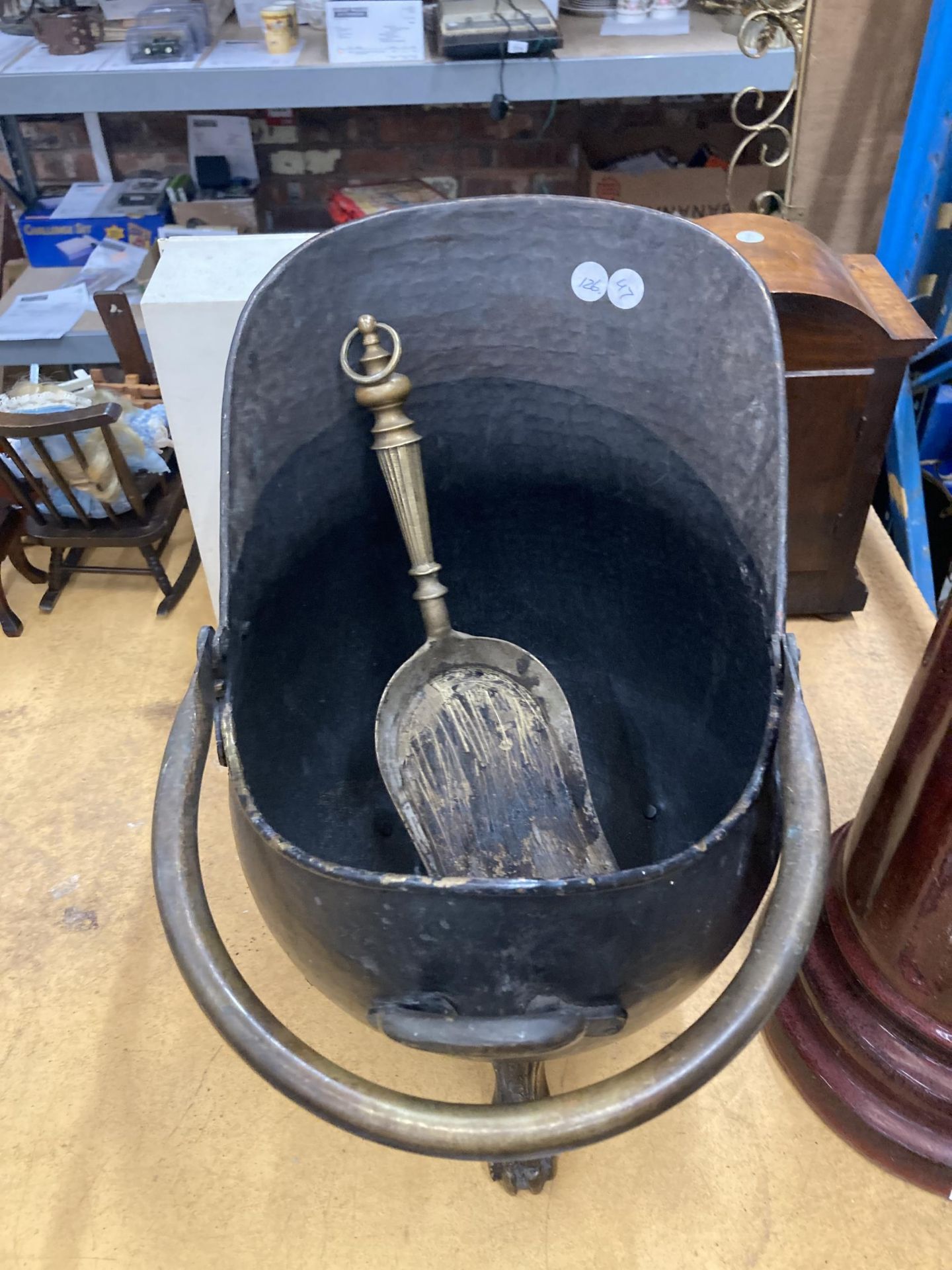 A VINTAGE COAL BUCKET AND SHOVEL - Image 3 of 4