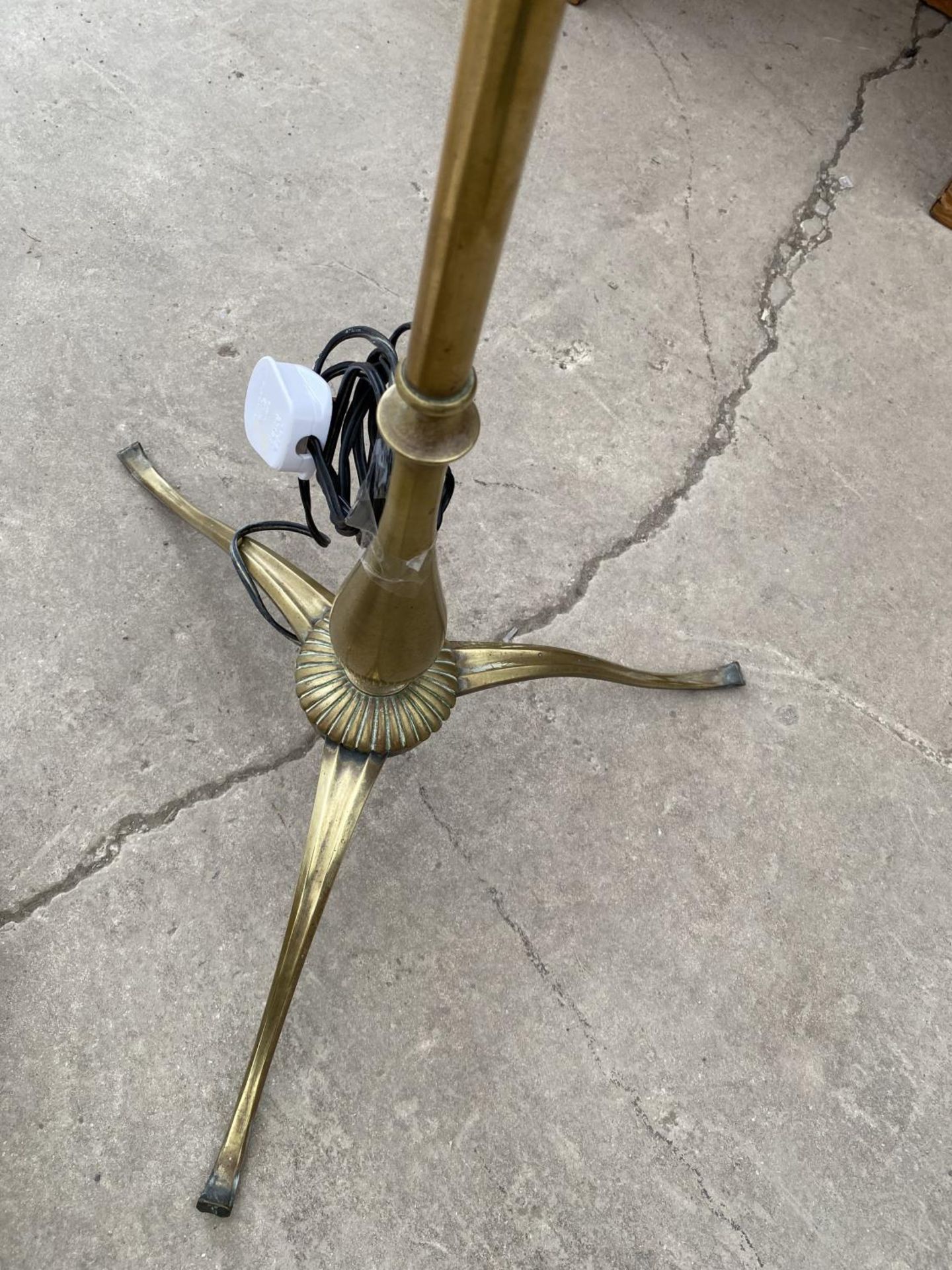 A BRASS STANDARD LAMP WITH SHADE - Image 2 of 2