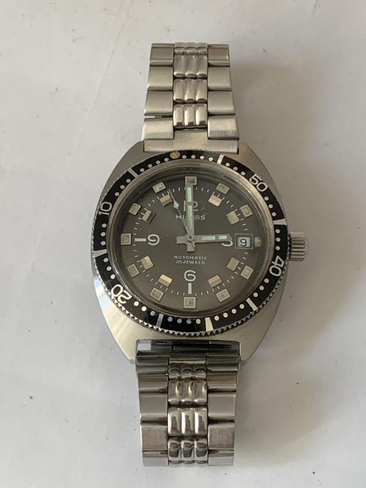 A RARE MISTAS AUTOMATIC 25 JEWELS DIVERS WATCH 200M. SEEN WORKING BUT NO WARRANTY