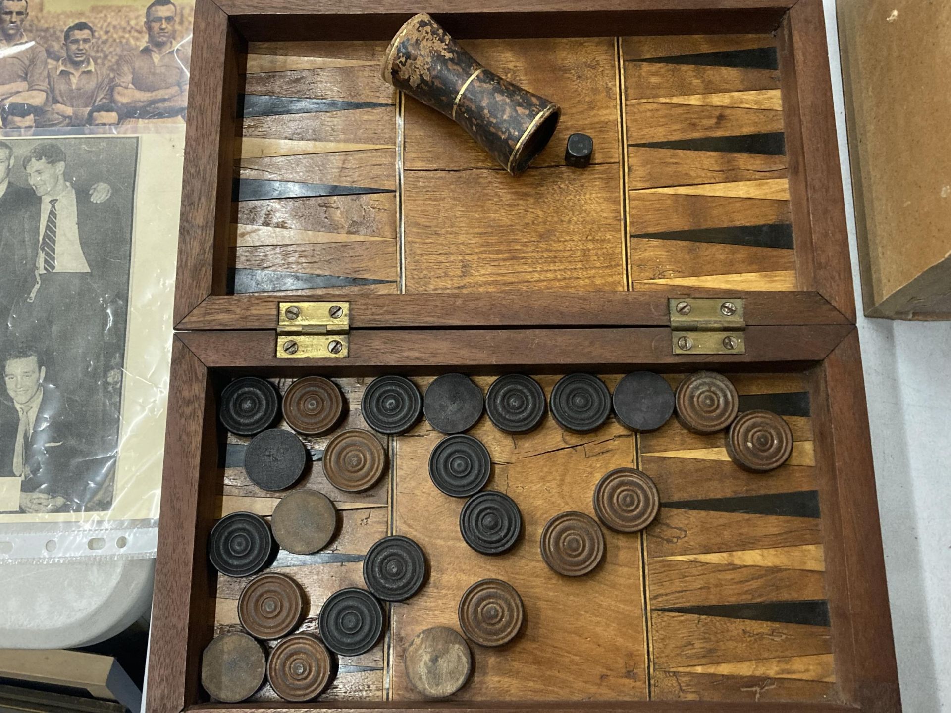 A FOLDING CHESS/BACKGAMMON BOX WITH COUNTERS, DICE AND SHAKER - Image 2 of 6