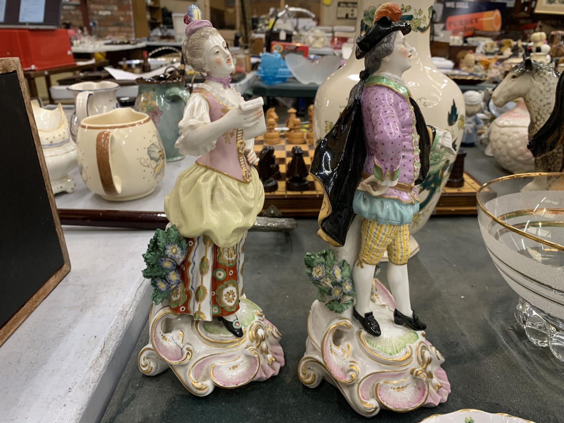 A PAIR OF VINTAGE STAFFORDSHIRE FIGURES - Image 2 of 4