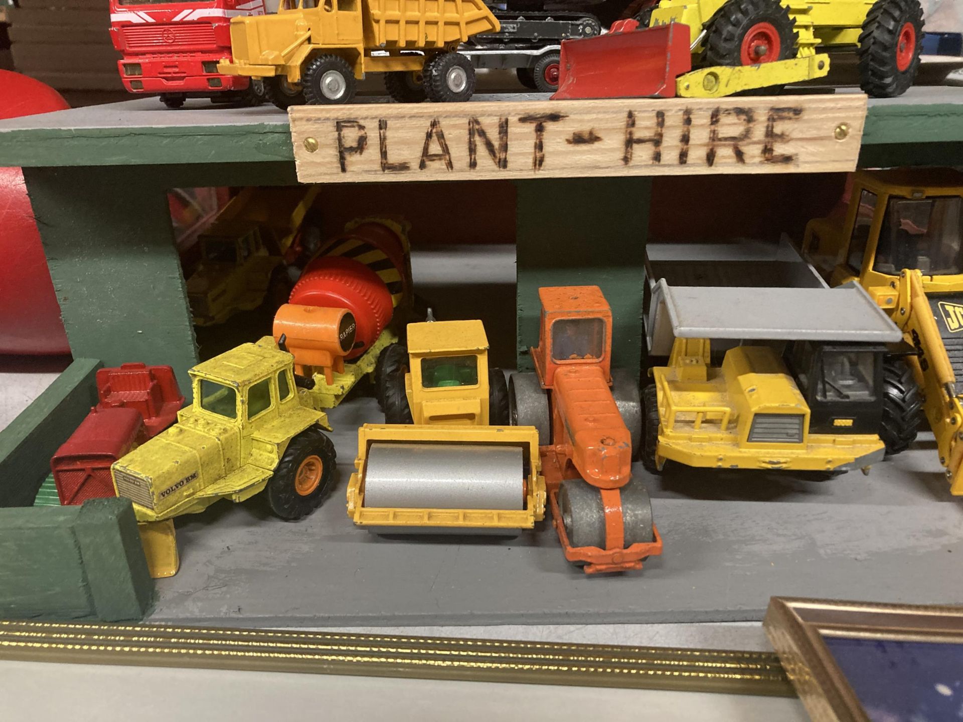 A PLANT HIRE GARAGE WITH TWELVE VARIOUS VEHICLES AND MACHINES - Image 2 of 5