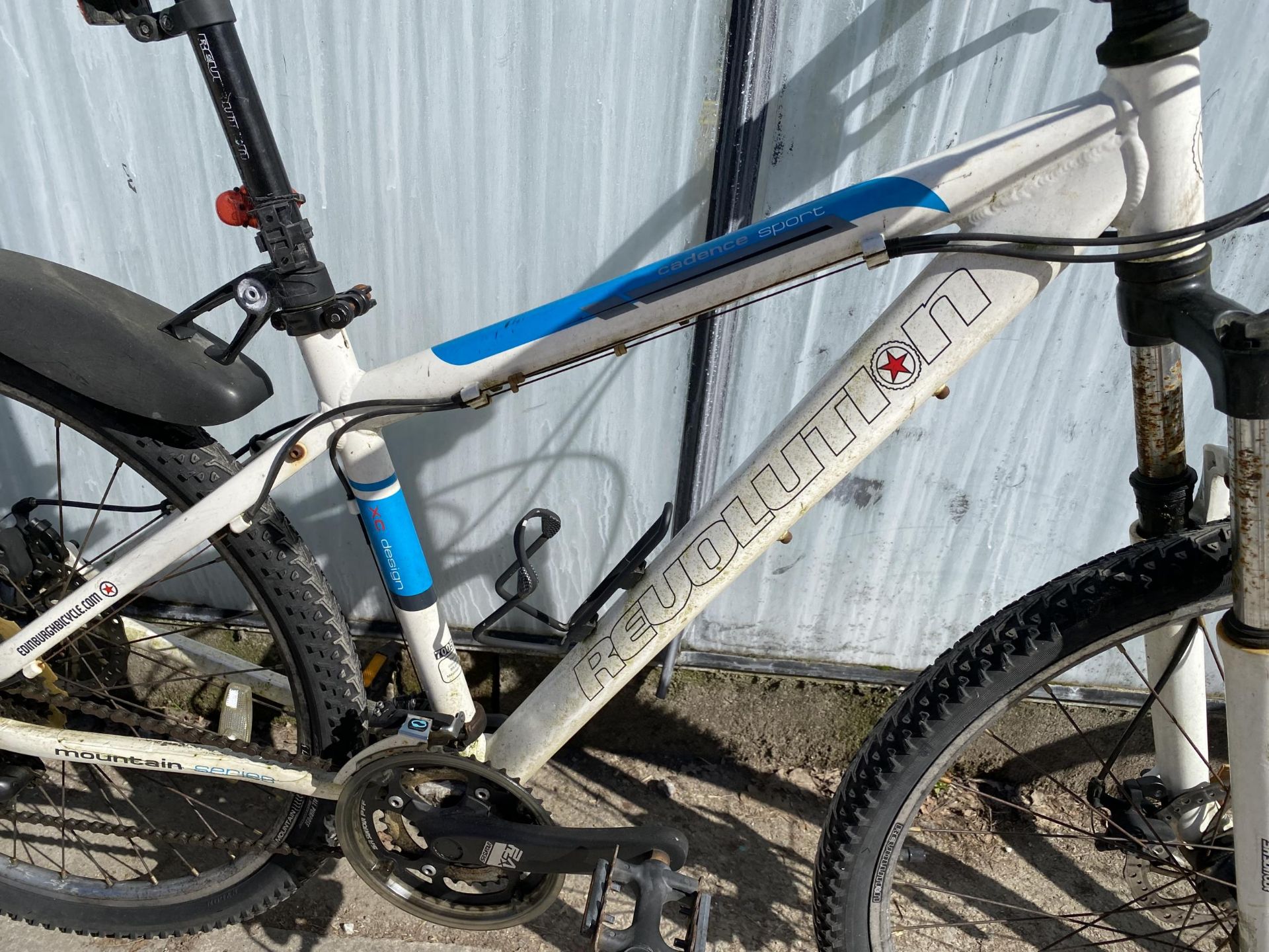 A REVOLUTION MOUNTAIN BIKE WITH FRONT SUSPENSION, DISC BRAKES AND A 24 SPEED SHIMANO GEAR SYSTEM - Image 2 of 3