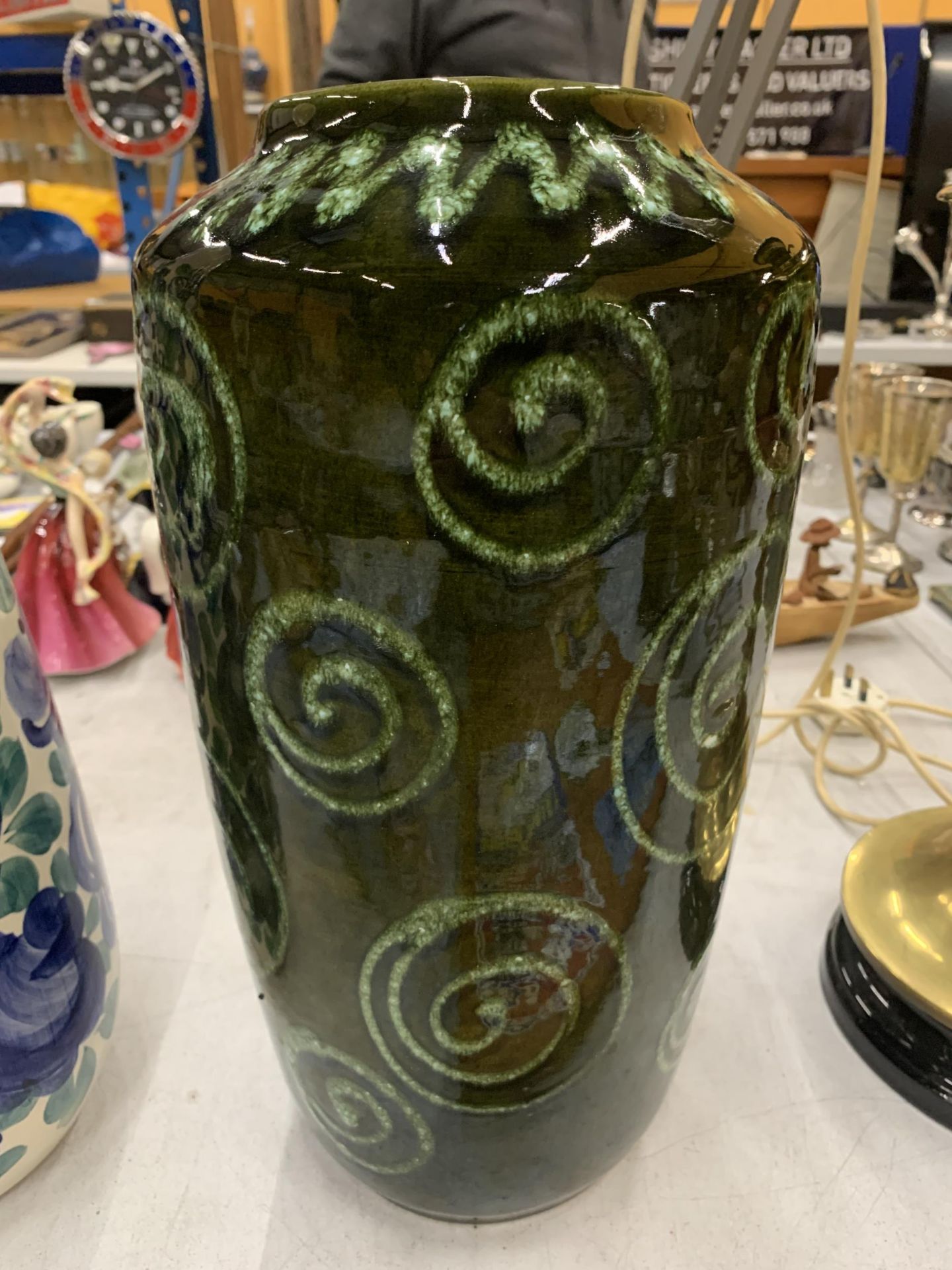 A LARGE DARK GREEN WEST GERMAN VASE WITH SWIRL DECORATION HEIGHT 38CM