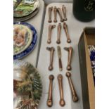 A SET OF TWELVE COPPER CARPET RUNNER CLIPS