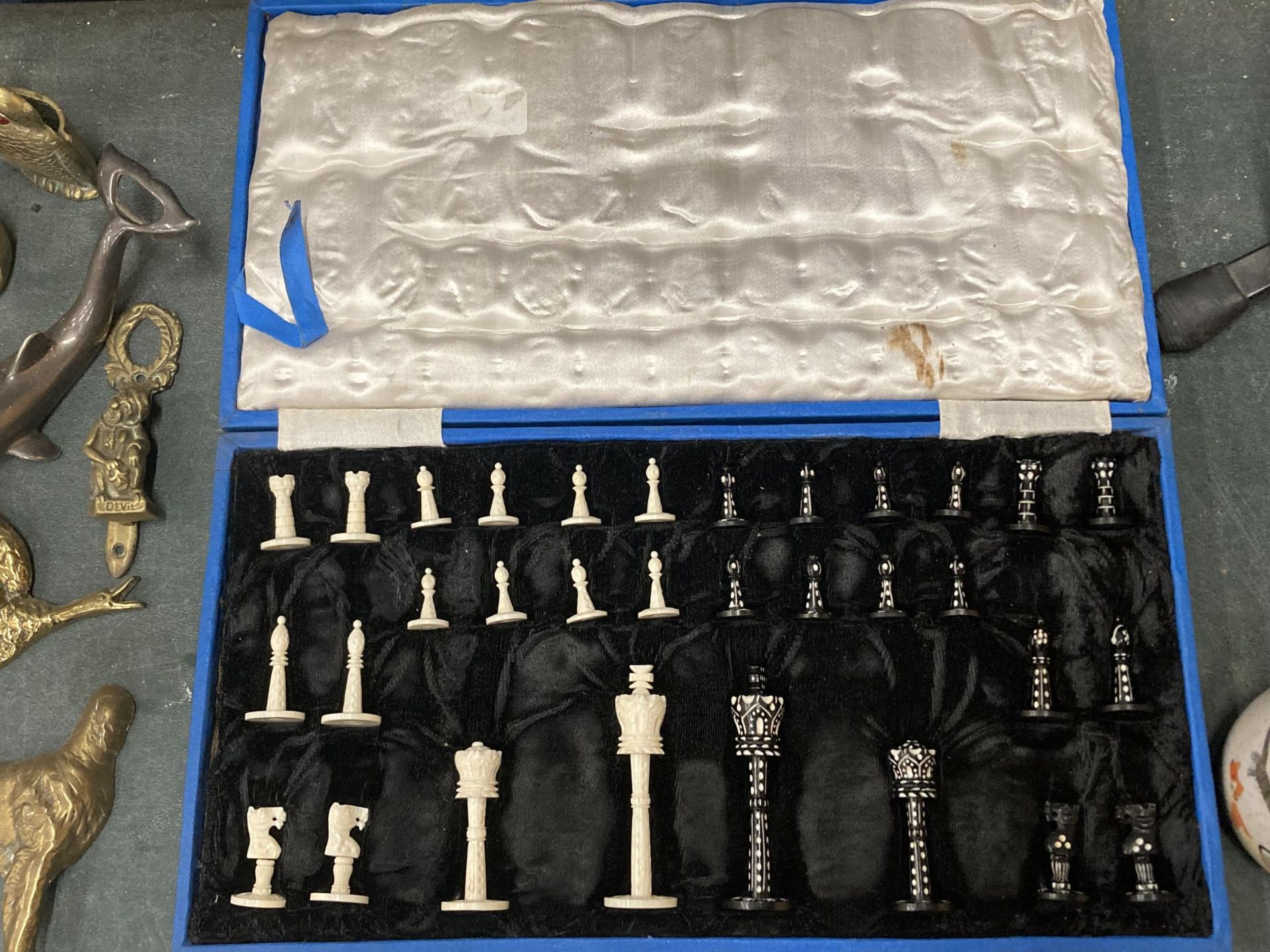 AN INDIAN STYLE BOXED SET OF CHESS PIECES