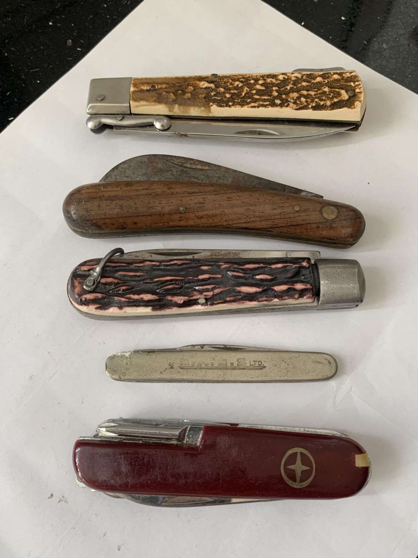 FIVE VINTAGE PEN KNIVES