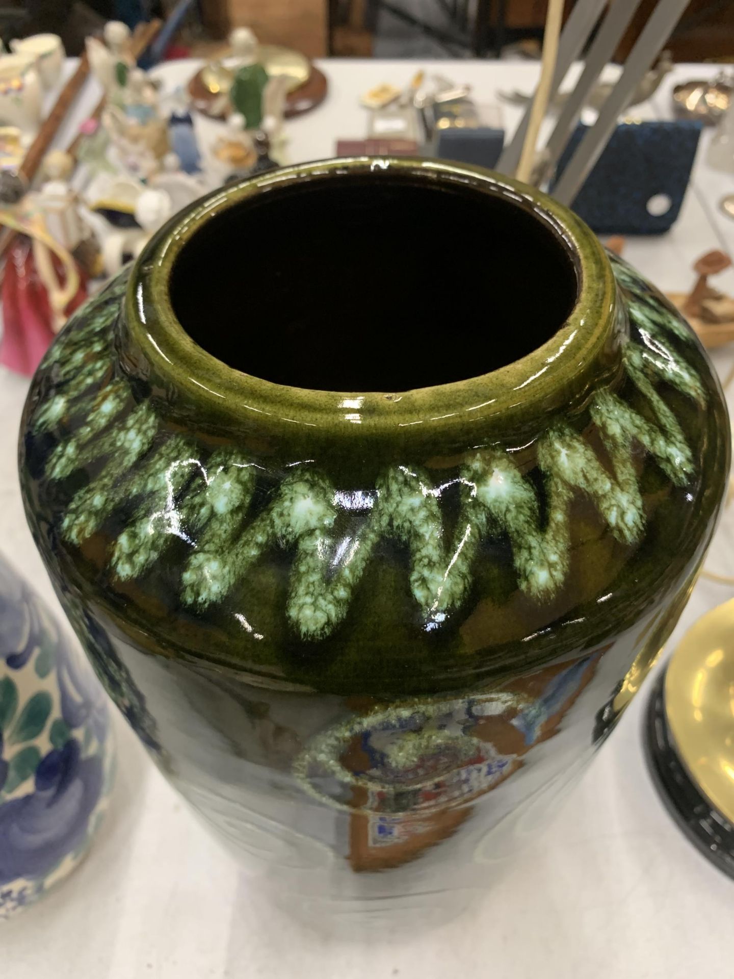 A LARGE DARK GREEN WEST GERMAN VASE WITH SWIRL DECORATION HEIGHT 38CM - Image 2 of 3