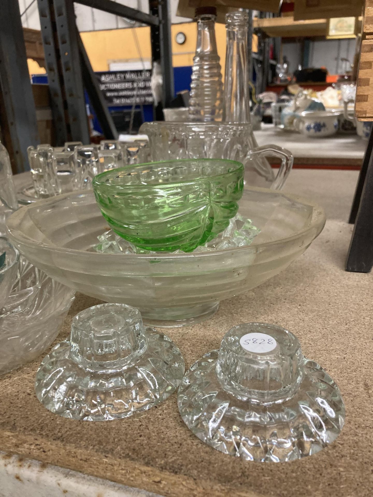 A QUANTITY OF GLASSWARE TO INCLUDE BOWLS, BOTTLES, NIBBLES DISH, CANDLESTICKS, ETC., - Image 2 of 6