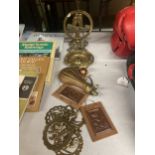 A QUANTITY OF BRASS AND COPPER TO INCLUDE HORSE BRASSES, LAMP BASE, SMALL JUG, WALL PLAQUE'S ETC.,