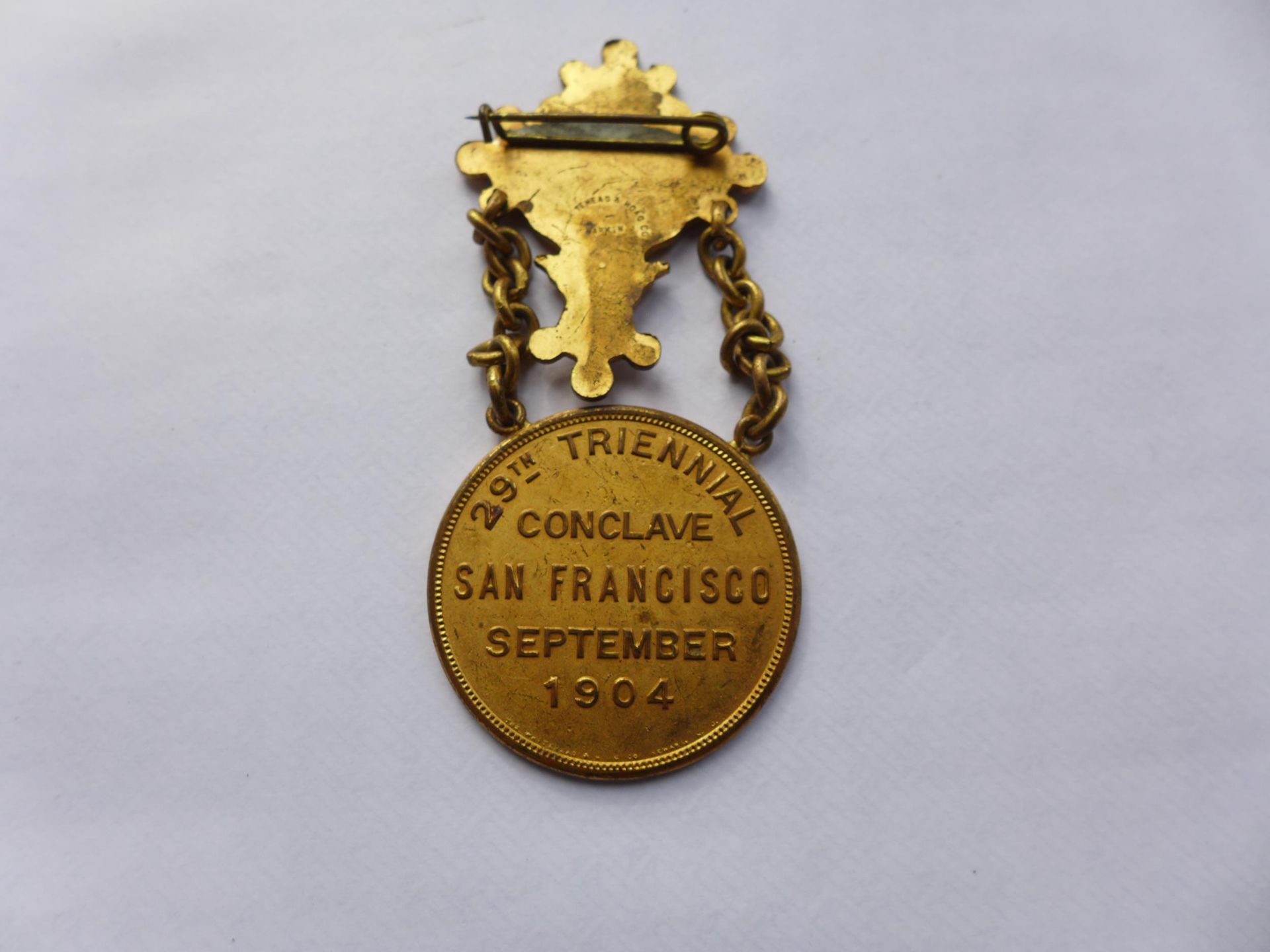 A GILT METAL U.S.A. 29TH TRIENNIAL CONCLAVE MEDAL, HELD AT SAN FRANCISCO SEPTEMBER 1904, LICK - Image 2 of 2