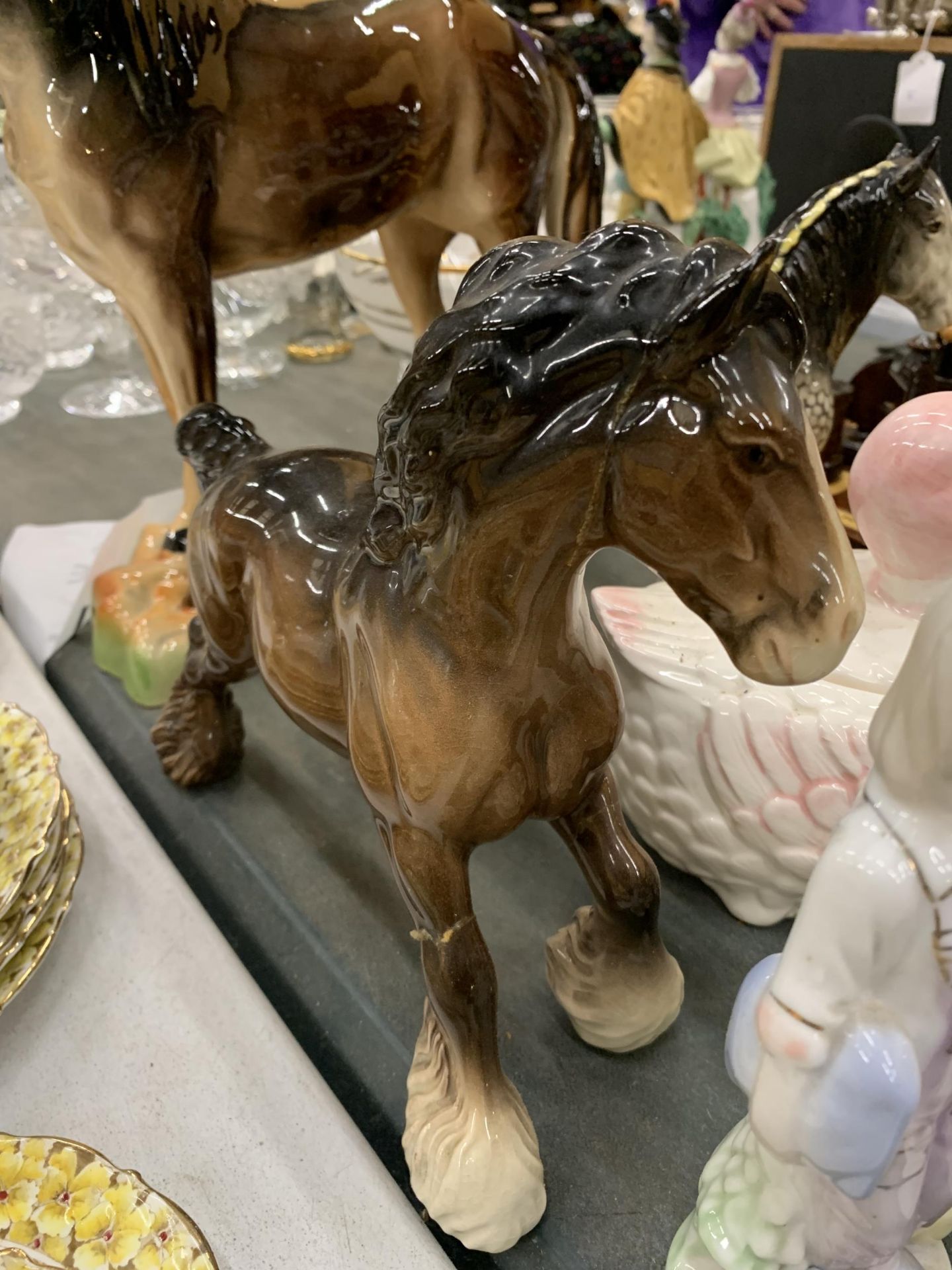 A QUANTITY OF CERAMIC ITEMS TO INCLUDE HORSES, FIGURES, ETC - SOME A/F - Image 2 of 6