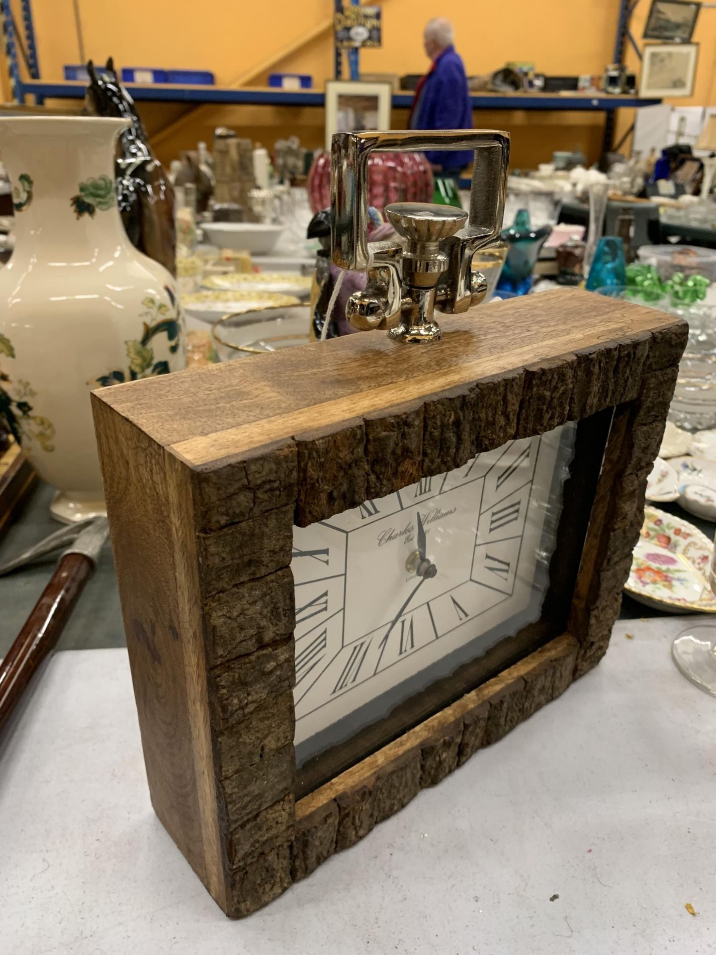 A WOODEN ,CHARLES WILLIAMS' MANTLE CLOCK HEIGHT 20CM - Image 4 of 4