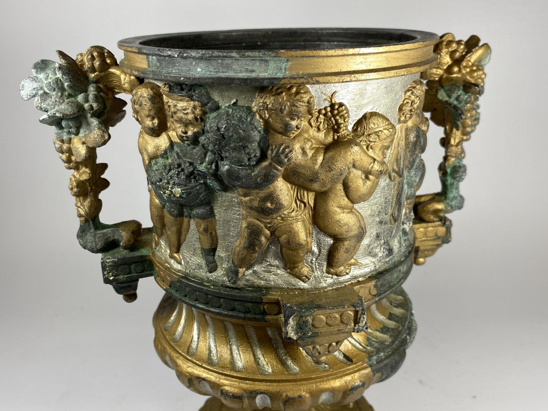 AN UNUSUAL 19TH CENTURY PEDESTAL BRONZE URN WITH NEO-CLASSICAL RELIEF DESIGN ON FLUTED BASE WITH - Image 11 of 13