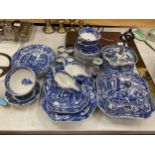 A LARGE COLLECTION OF COPELAND SPODE ITALIAN PATTERN BLUE AND WHITE DINNER WARES TO INCLUDE GRAVY