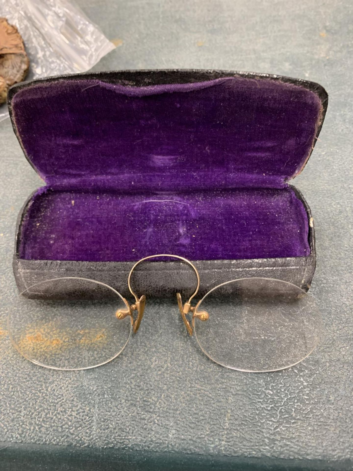 A PAIR OF VICTORIAN GLASSES IN ORIGINAL CASE - Image 2 of 3