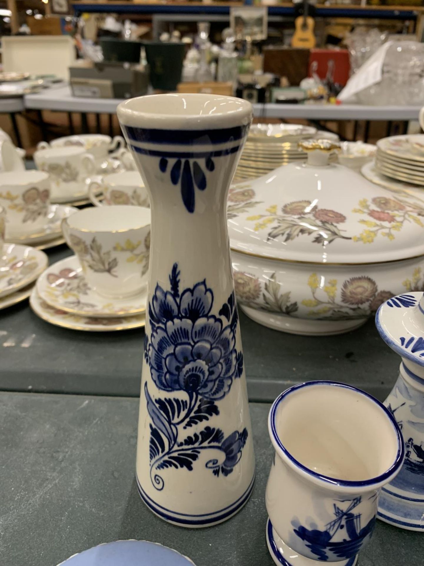 THREE PIECES OF DELFT BLUE AND WHITE POTTERY PLUS TWO PIECES OF WEDGWOOD - Image 4 of 6