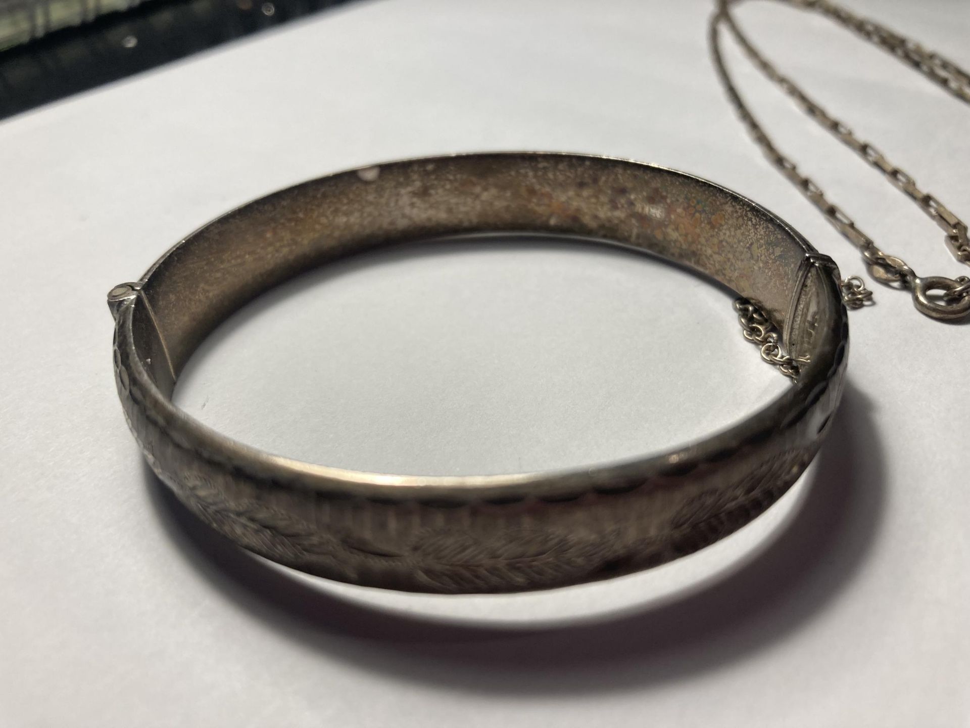 TWO MARKED SILVER ITEMS TO INCLUDE A BANGLE WITH SAFETY CHAIN AND A NECKLACE WITH ST CHRISTOPHER - Image 2 of 4