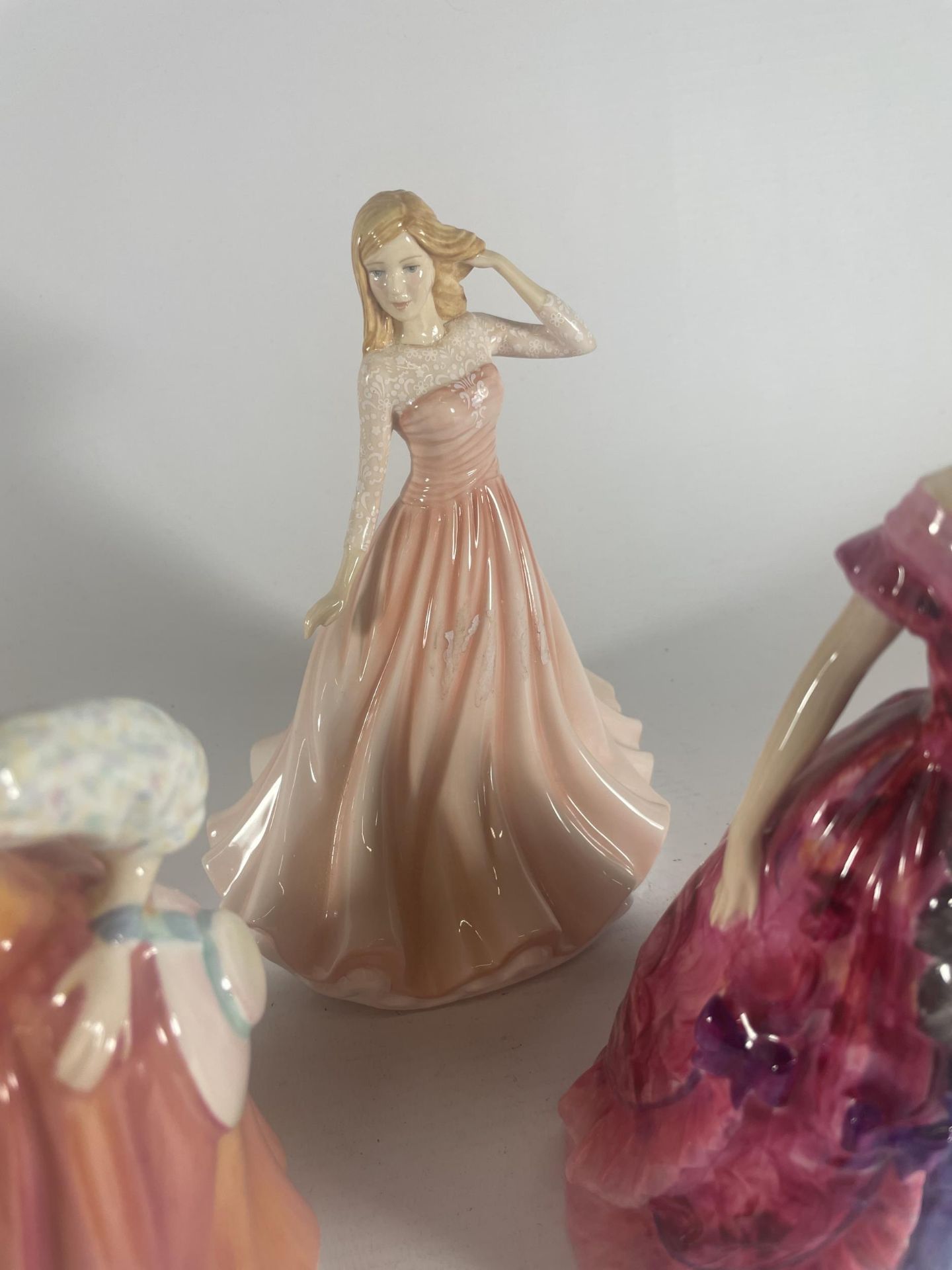 A GROUP OF THREE ROYAL DOULTON LADY FIGURES - ELFREDA (A/F), FAIR LADY (CORAL PINK) (SECONDS) & - Image 3 of 6