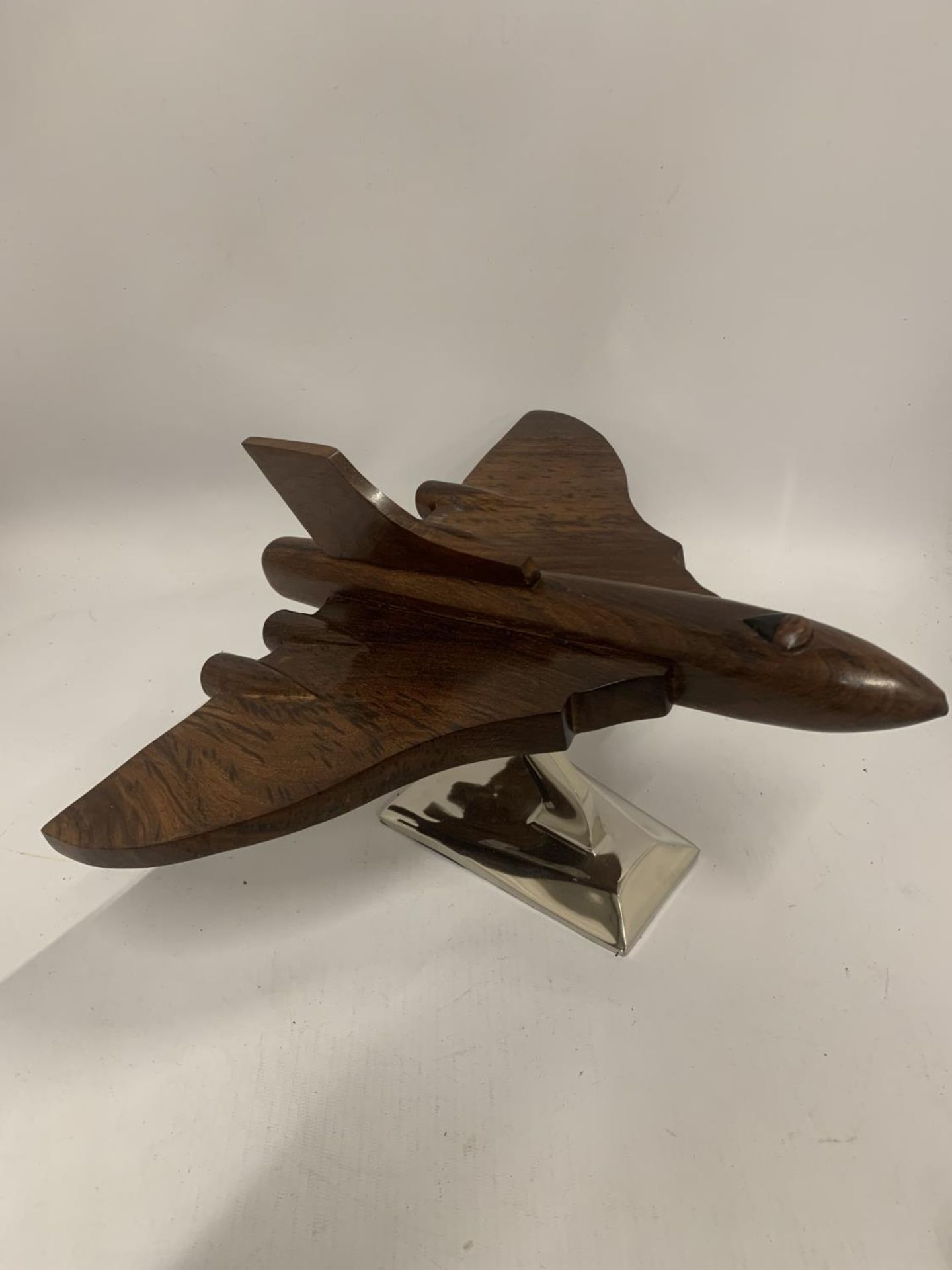 A WOODEN MODEL OF A VULCAN BOMBER ON A CHROME BASE - Image 3 of 4