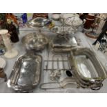 A QUANTITY OF SILVER PLATED ITEMS TO INCLUDE A FOOTED BOWL, TAZA DISH, BASKET DISH, SALT, PEPPER AND