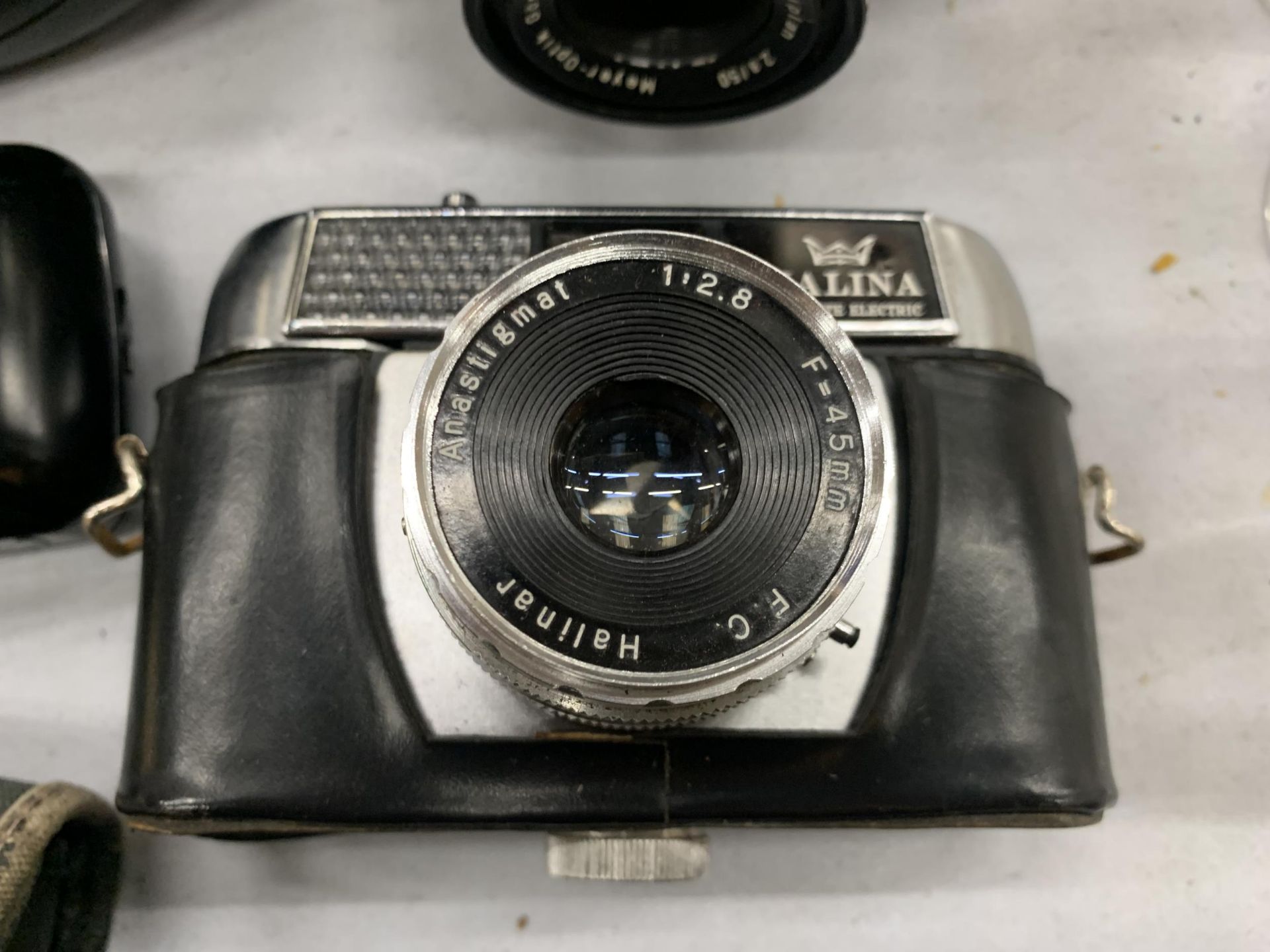 A VINTAGE HALINA 'PAULETTE' ELECTRIC CAMERA, A THAGEE DRESDEN EXA Ha, AN OLYMPUS, PLUS FOUR LENSES - Image 4 of 5