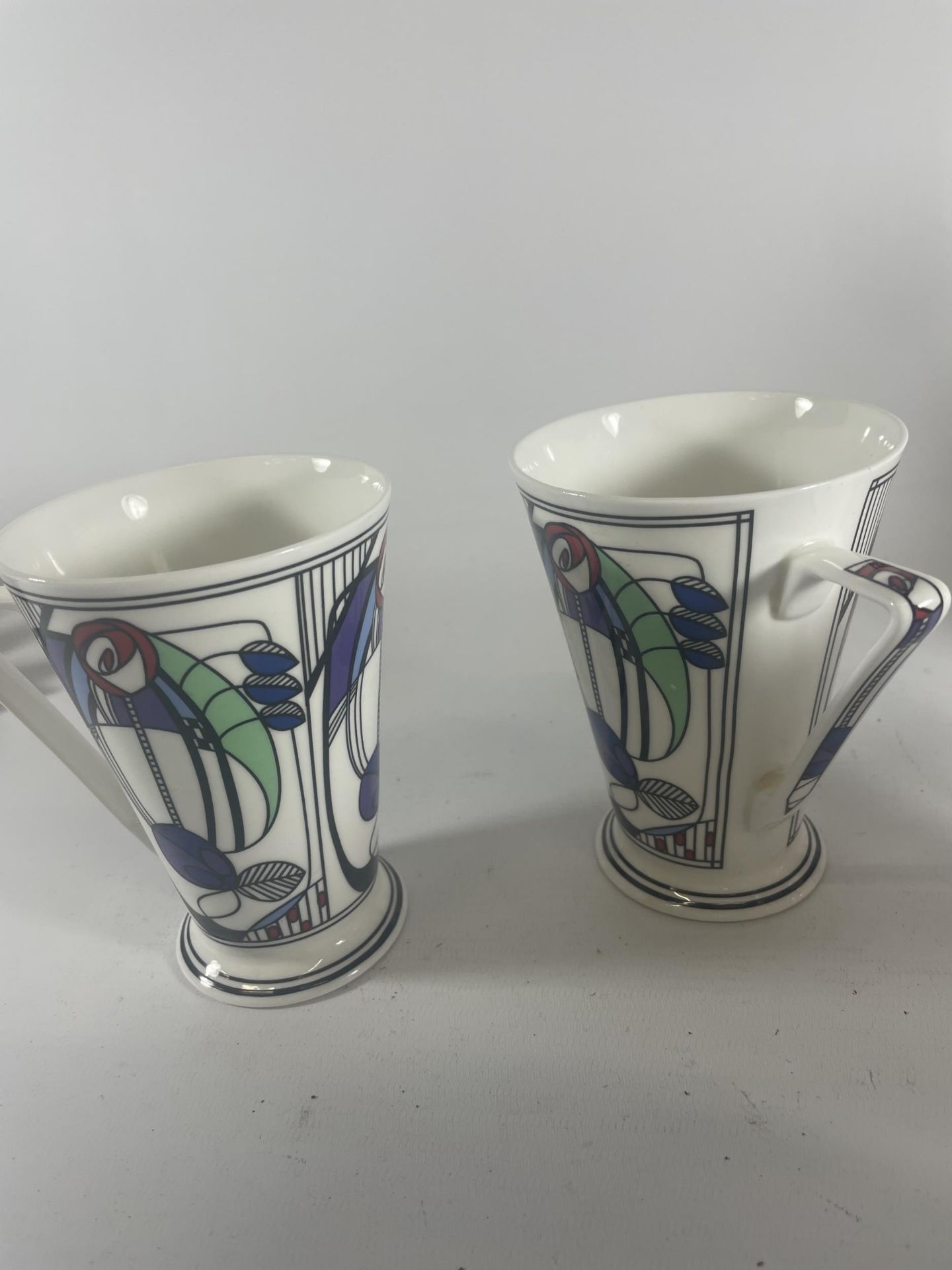 A SET OF FOUR WREN RENNIE MACKINTOSH PATTERN MUGS - Image 4 of 5