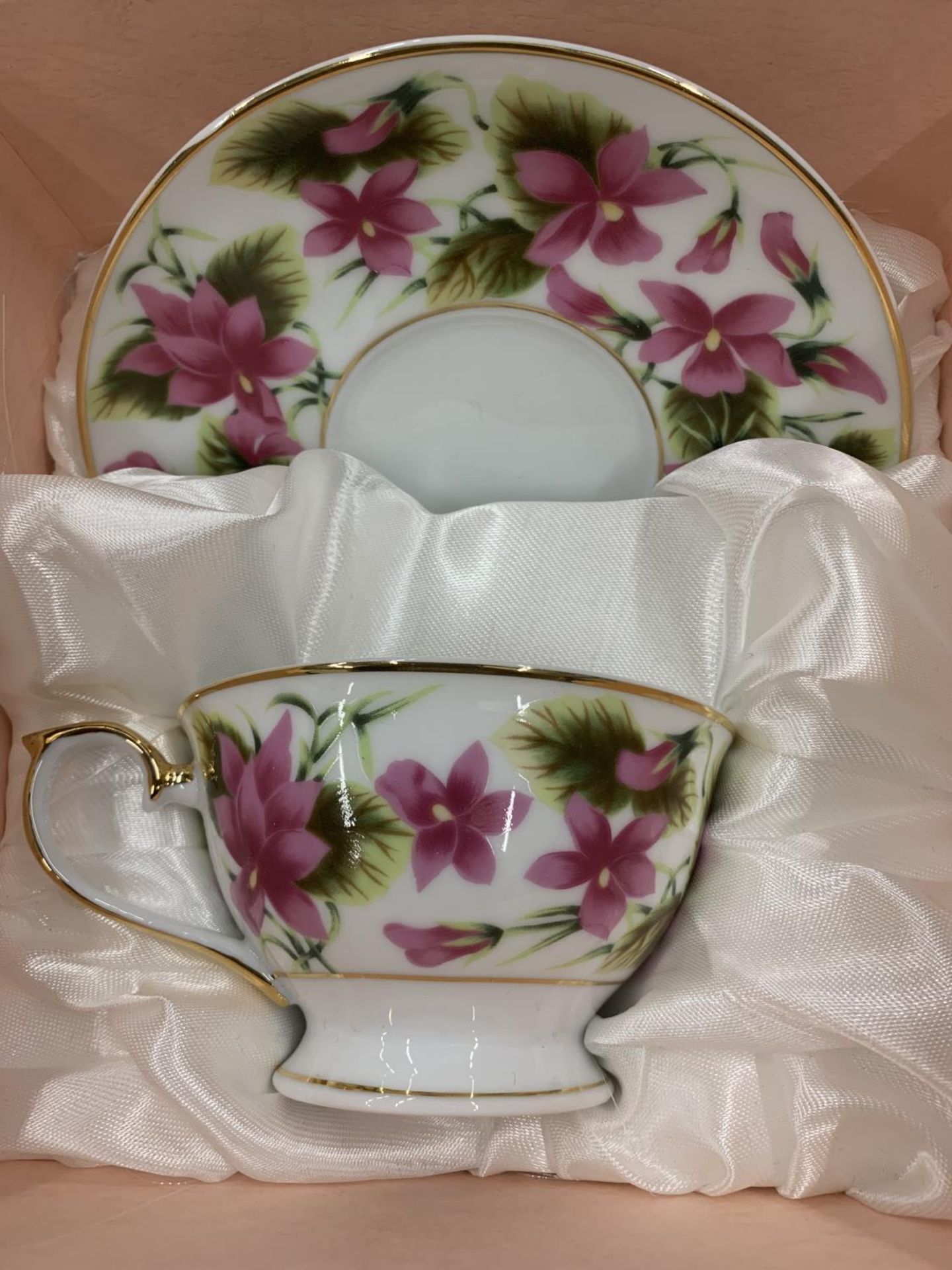 A QUANTITY OF CERAMIC ITEMS TO INCLUDE A BOXED LEONARDO CUP SND SAUCER, BOXED ROYAL WINTON FLORAL - Image 4 of 7