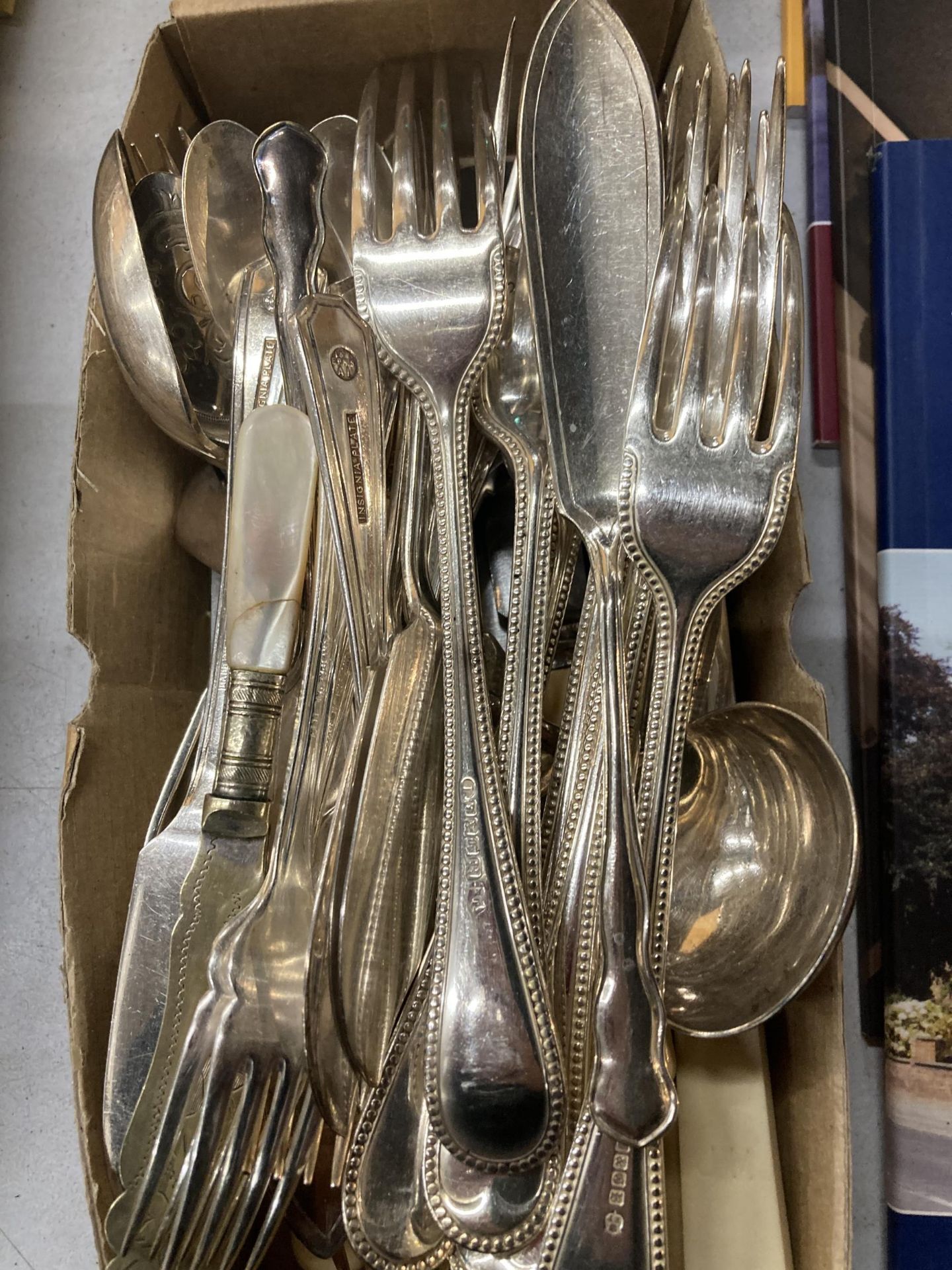 A LARGE QUANTITY OF FLATWARE - Image 2 of 4