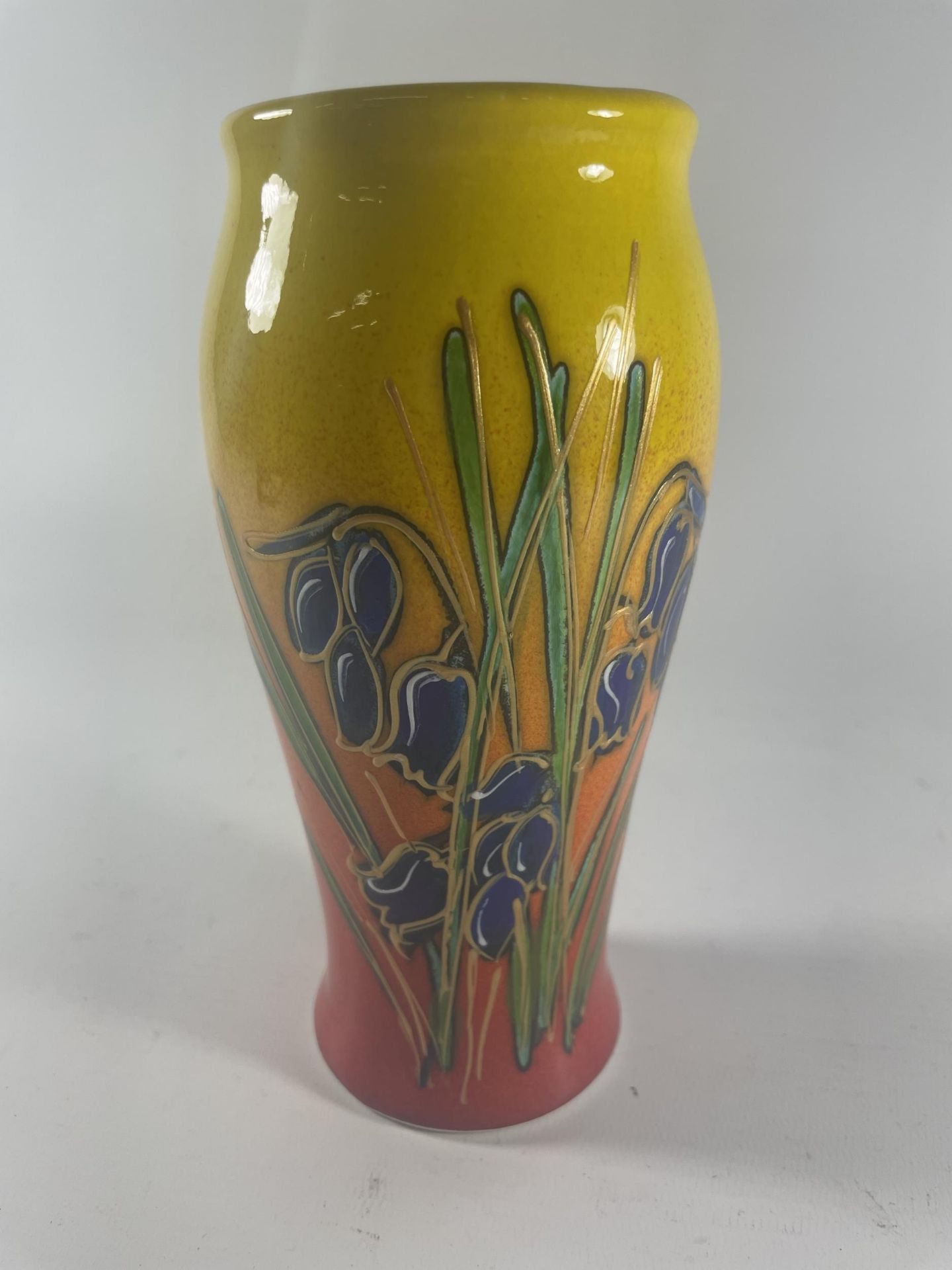 AN ANITA HARRIS HAND PAINTED AND SIGNED VASE - BLUEBELLS