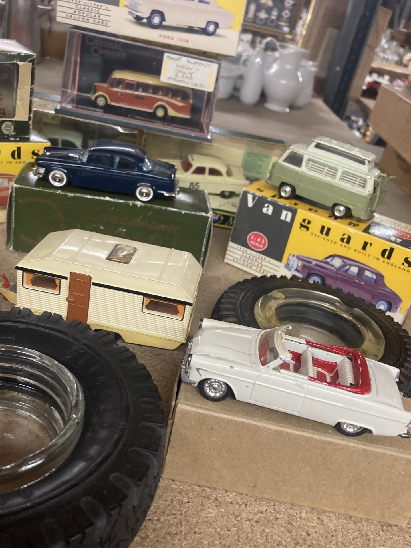 A VARIETY OF CORGI, VANGUARD AND LANSDOWNE MODELS TOGETHER WITH TWO TYRE ASHTRAYS, MATCHBOX CARAVAN, - Image 5 of 5