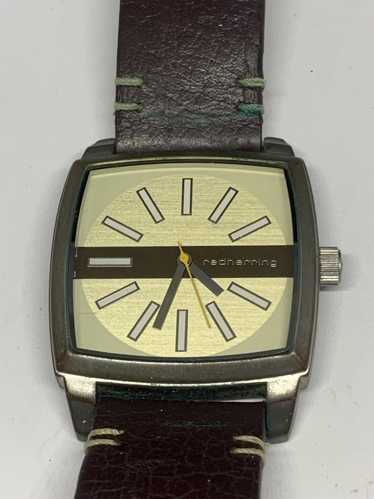 A RED HERRING WRIST WATCH SEEN WORKING BUT NO WARRANTY - Image 2 of 3