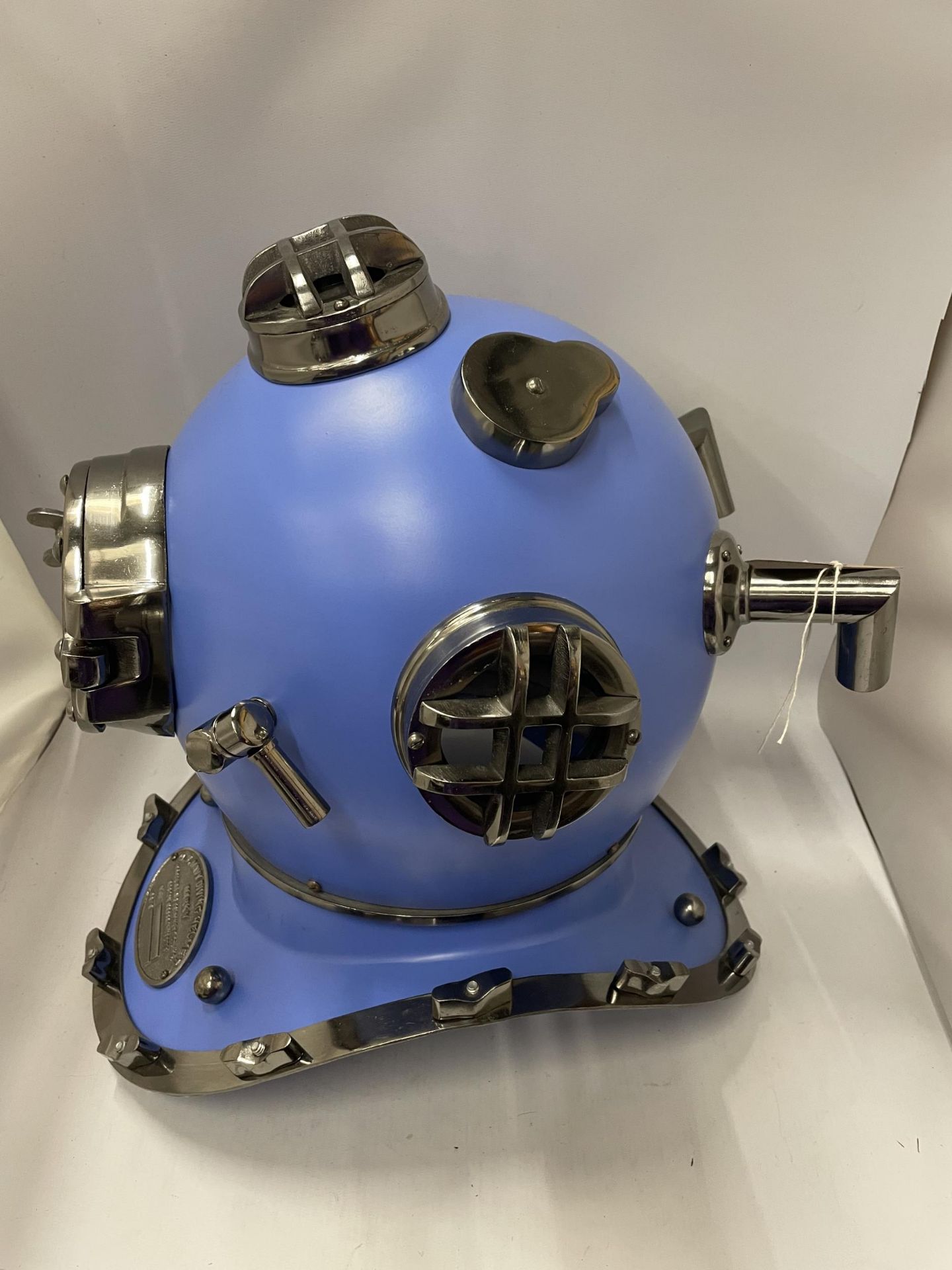 A LARGE BLUE AND CHROME DIVERS HELMET - Image 3 of 5