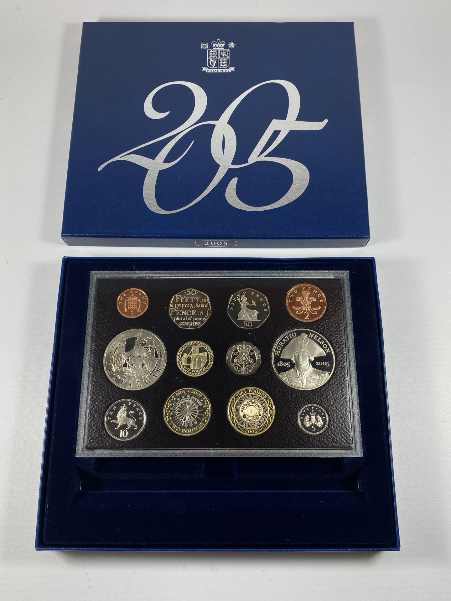 A 2005 ROYAL MINT CASED PROOF COIN SET