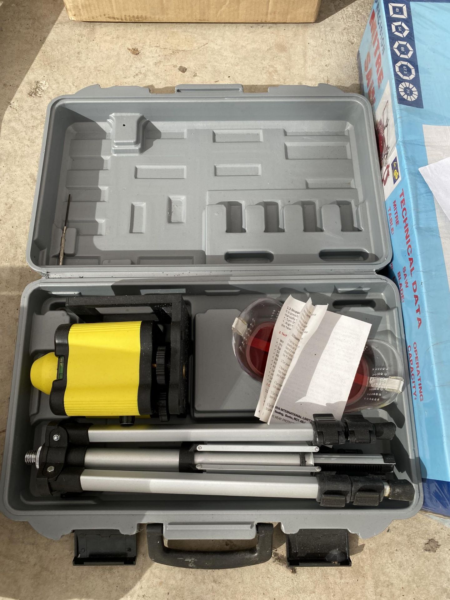 A LASER LEVEL KIT AND A MITRE SAW - Image 2 of 3