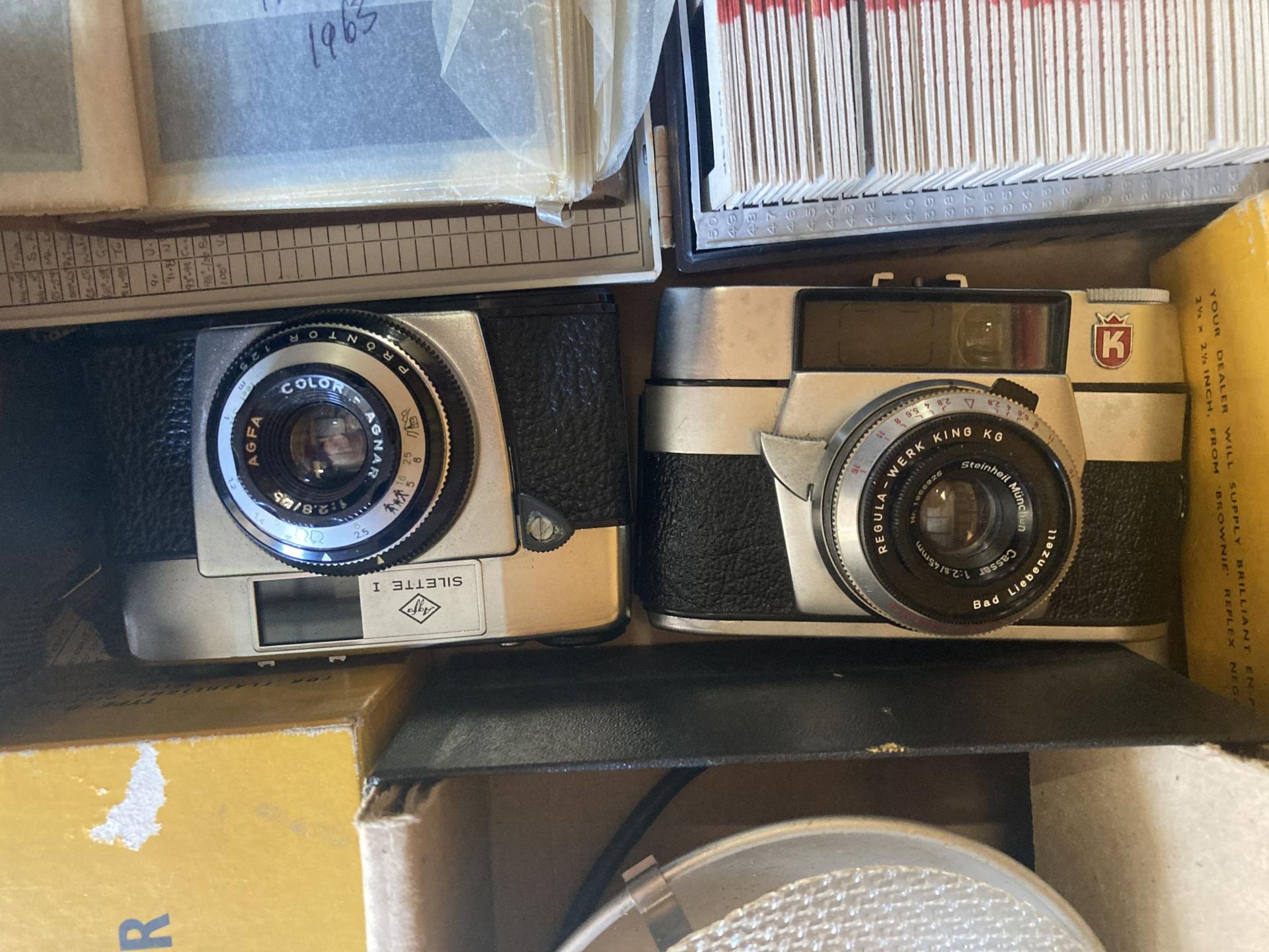 A QUANTITY OF VINTAGE CAMERAS TO INCLUDE AGFA SILETTE I, REGULA L, BROWNIE REFLEX IN ORIGINAL BOX, - Image 4 of 5