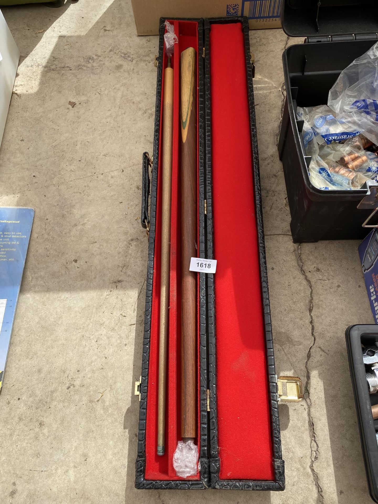 A SNOOKER CUE WITH CARRY CASE